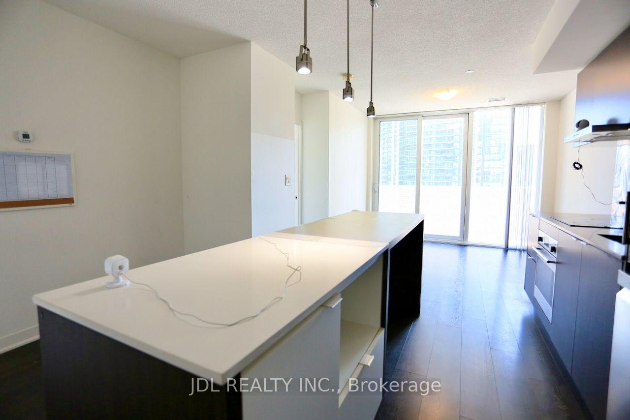 Photo 6 of Unit 1705, 88 Harbour Street, Toronto, Waterfront Communities — HOMEH