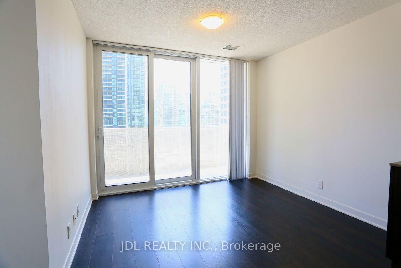 Photo 8 of Unit 1705, 88 Harbour Street, Toronto, Waterfront Communities — HOMEH