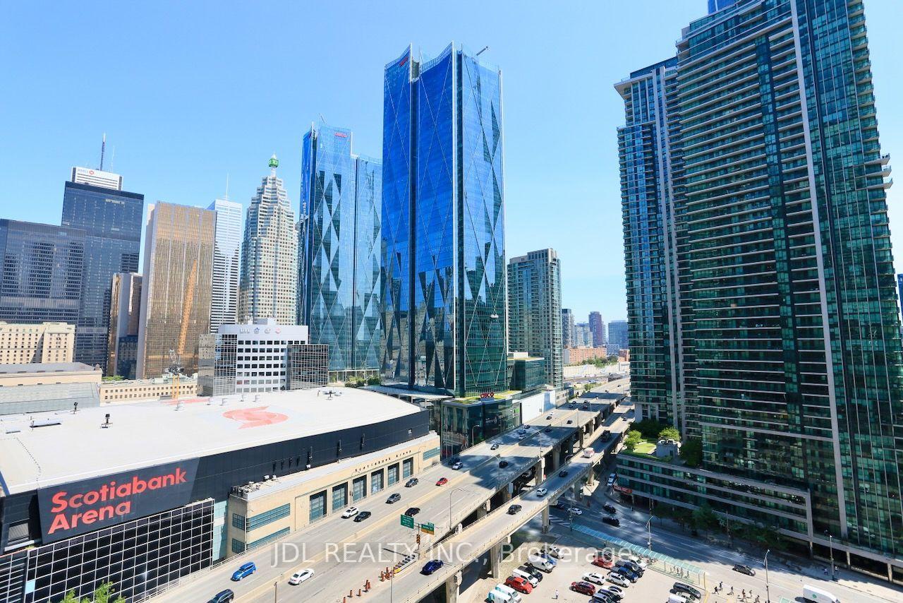 Photo 15 of Unit 1705, 88 Harbour Street, Toronto, Waterfront Communities — HOMEH