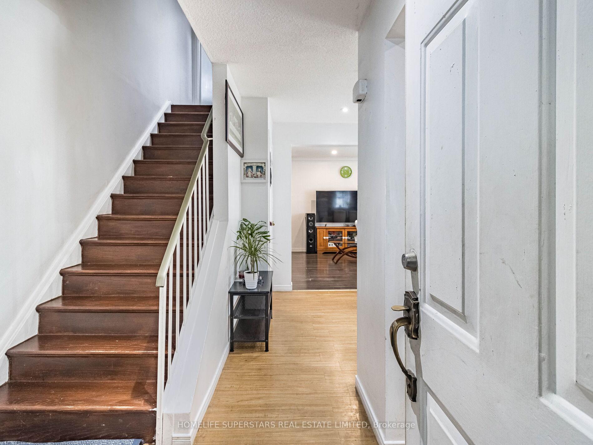 Photo 3 of 3 Haley Court, Brampton, Central Park — HOMEH