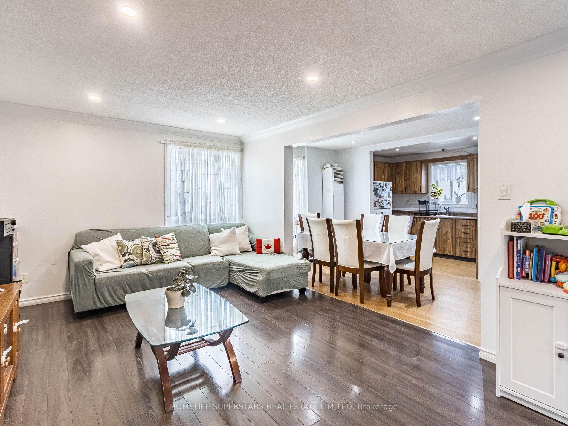 Photo 4 of 3 Haley Court, Brampton, Central Park — HOMEH