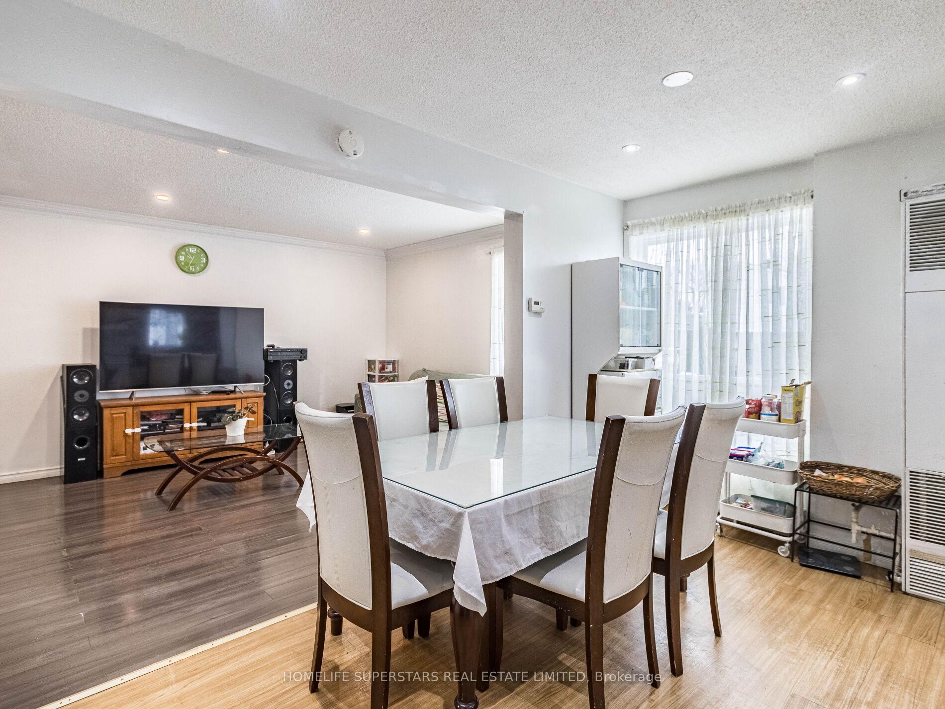 Photo 5 of 3 Haley Court, Brampton, Central Park — HOMEH