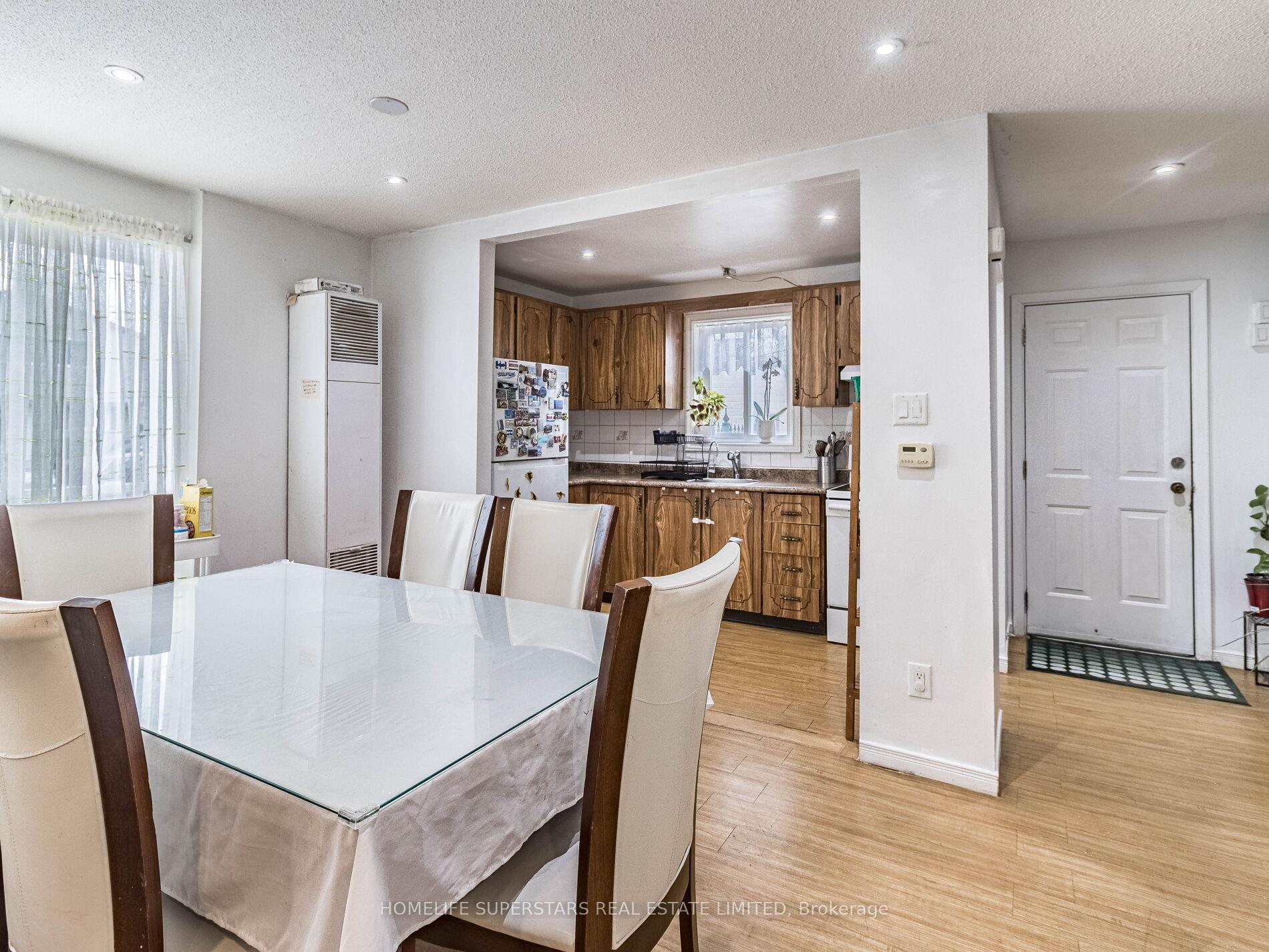Photo 6 of 3 Haley Court, Brampton, Central Park — HOMEH