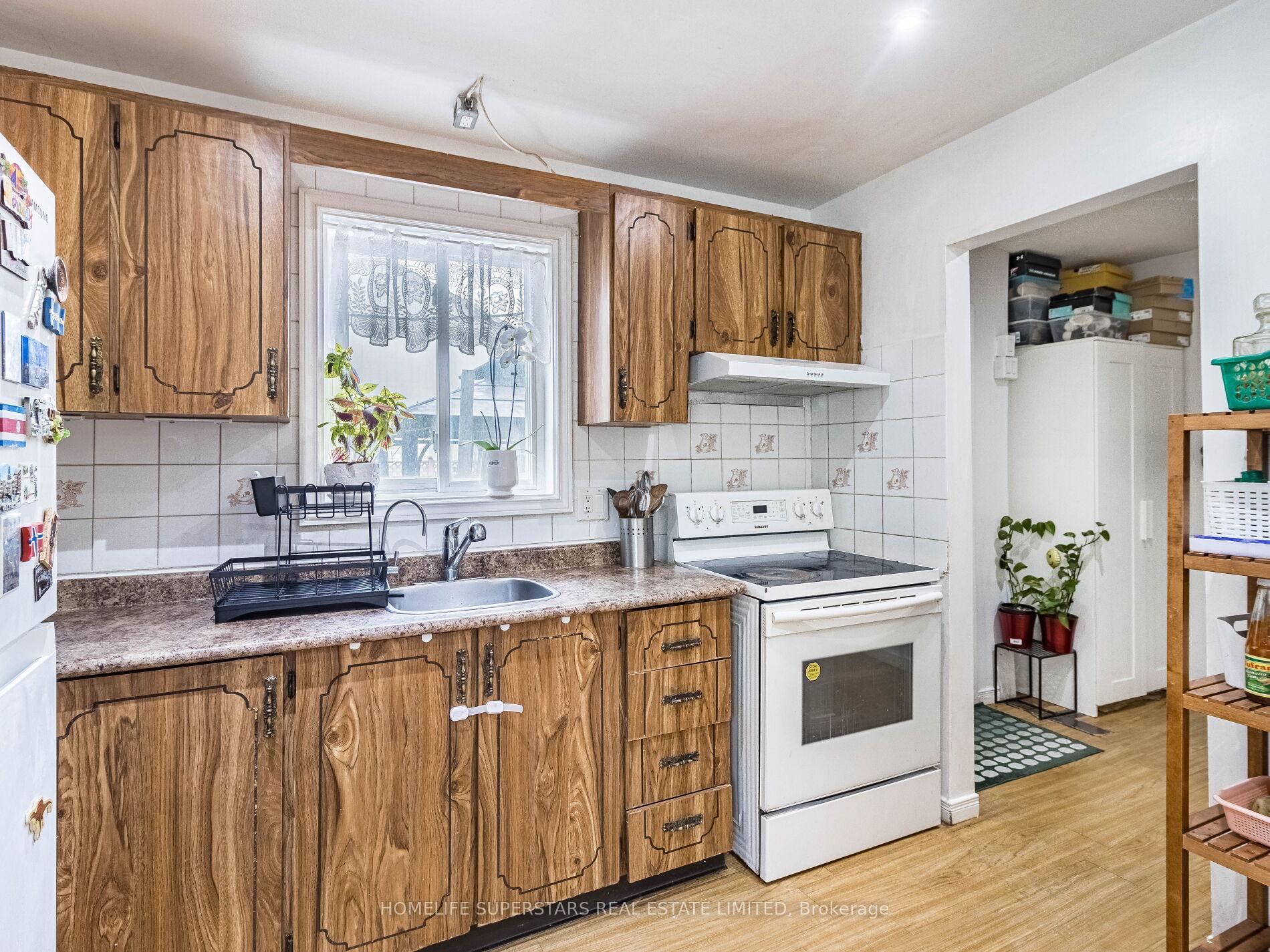 Photo 7 of 3 Haley Court, Brampton, Central Park — HOMEH