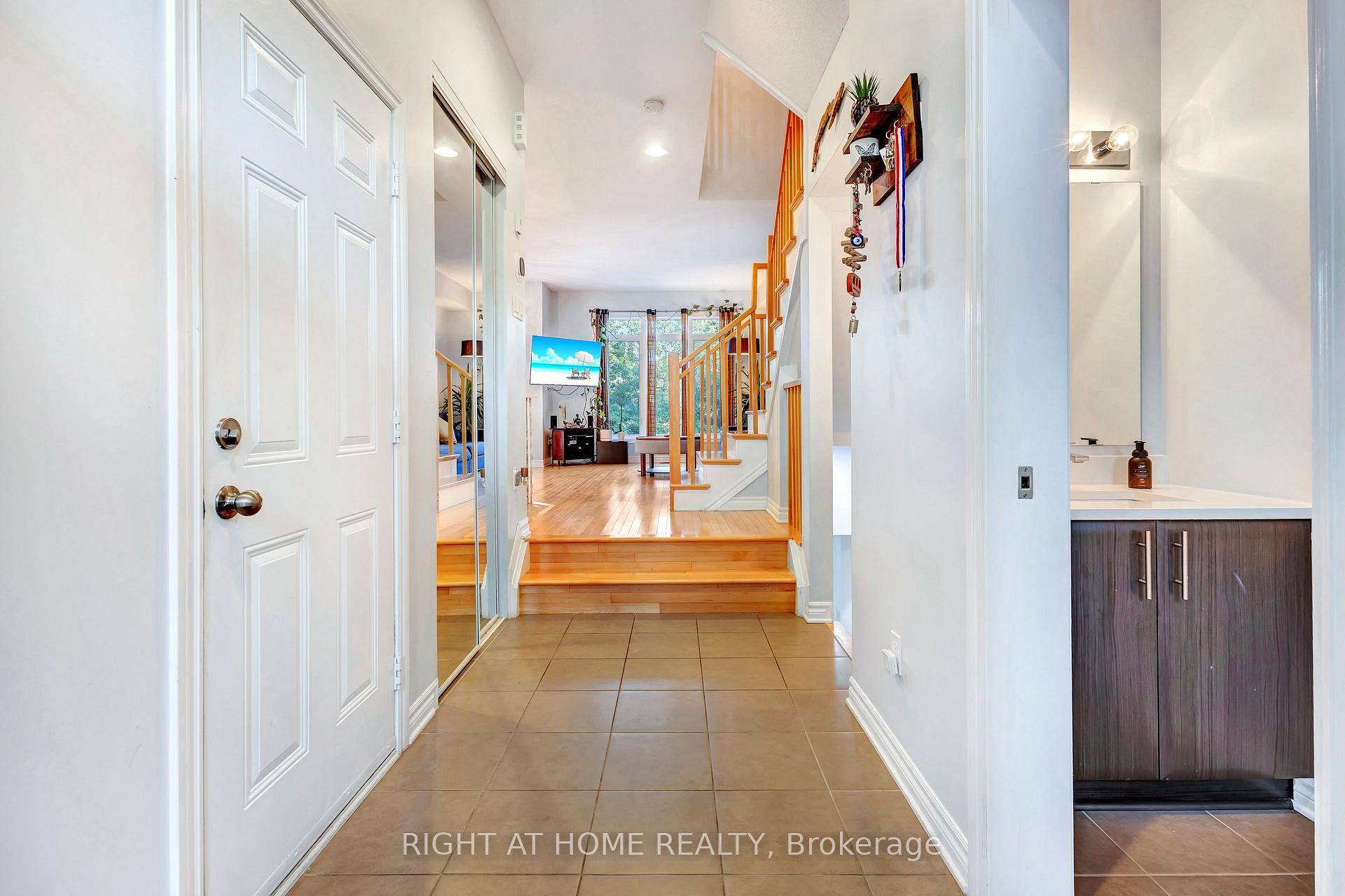 Photo 4 of 356 Kingbrook Drive, Ottawa, Kanata - Bridlewood — HOMEH