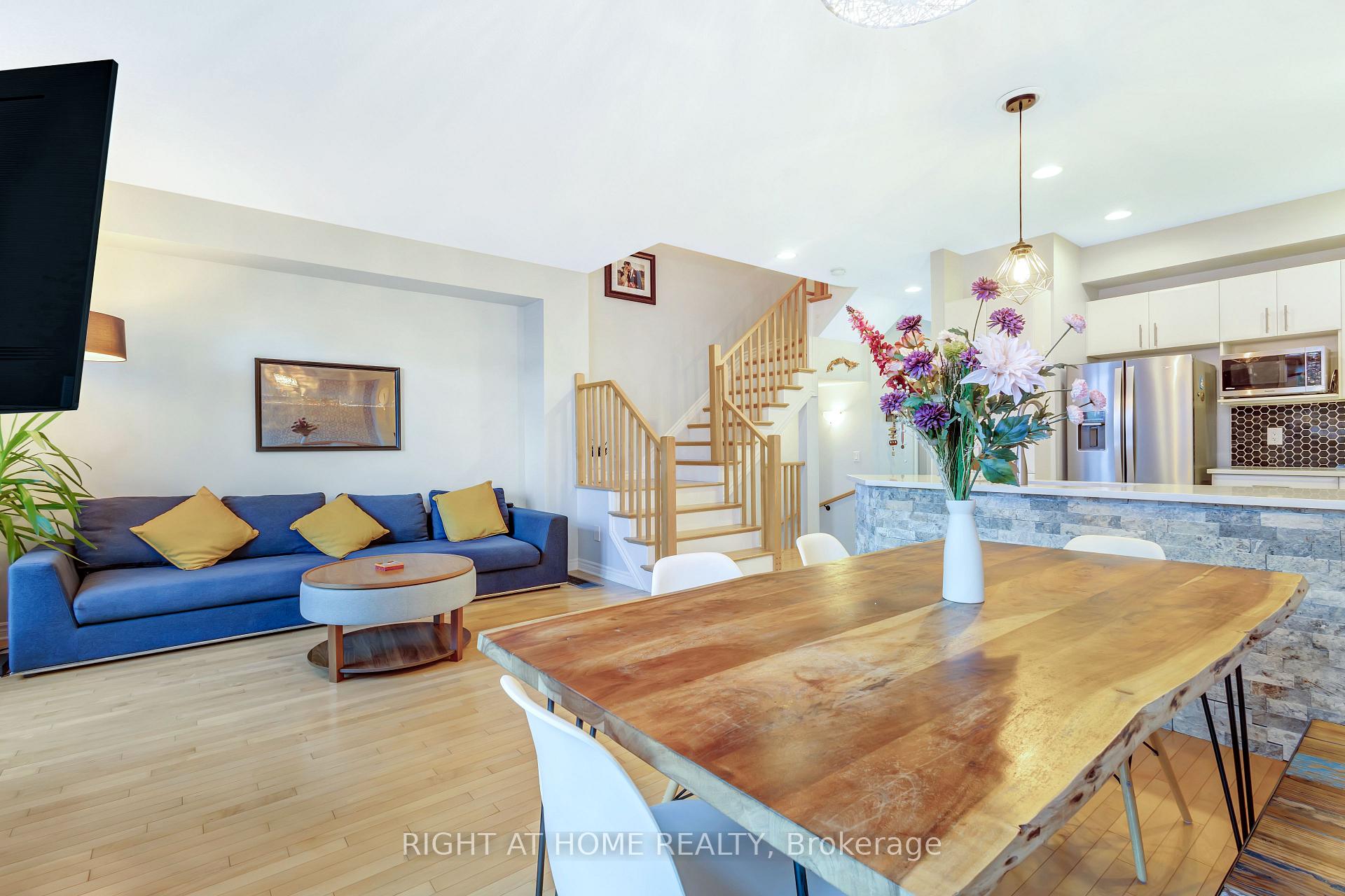 Photo 5 of 356 Kingbrook Drive, Ottawa, Kanata - Bridlewood — HOMEH