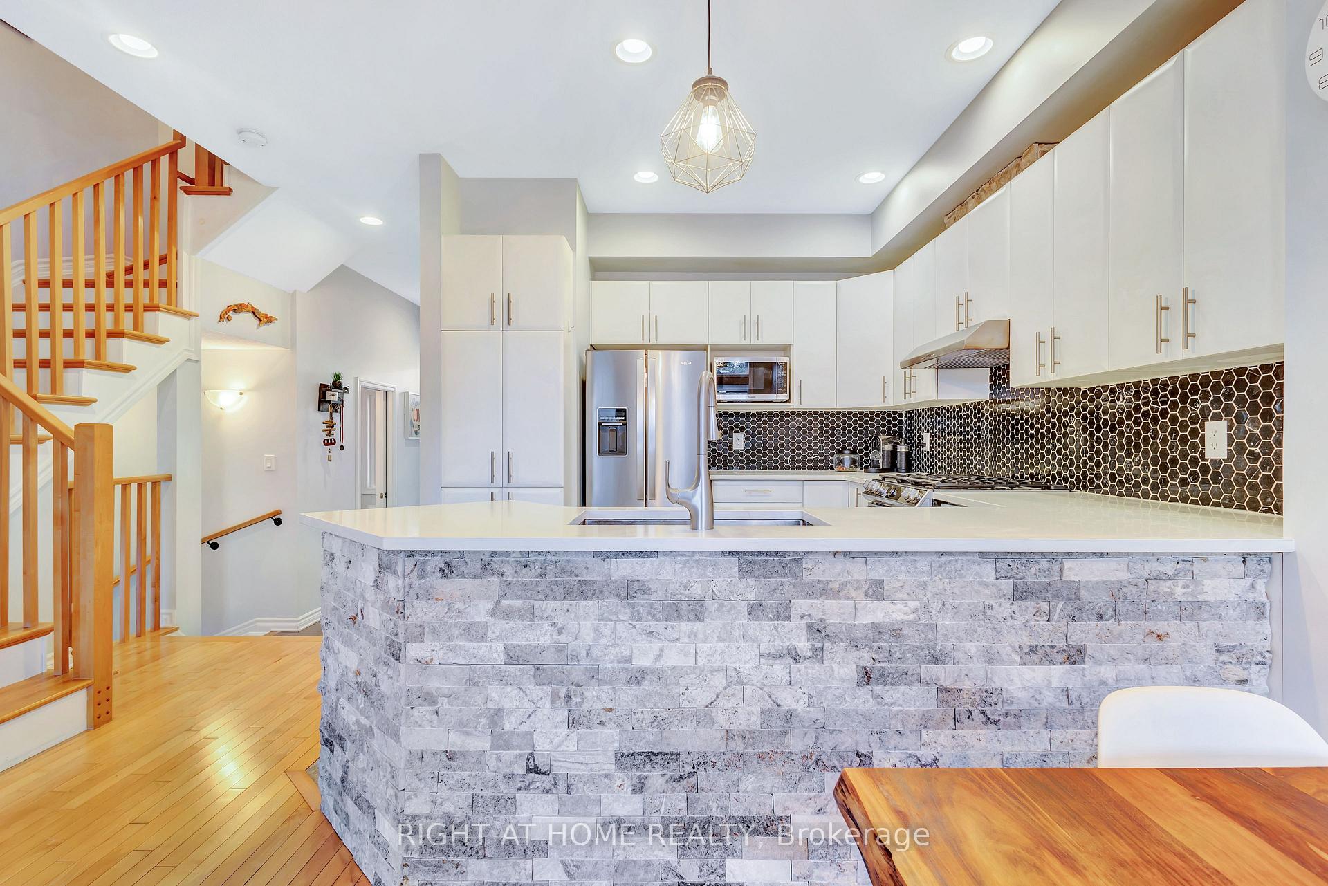 Photo 6 of 356 Kingbrook Drive, Ottawa, Kanata - Bridlewood — HOMEH