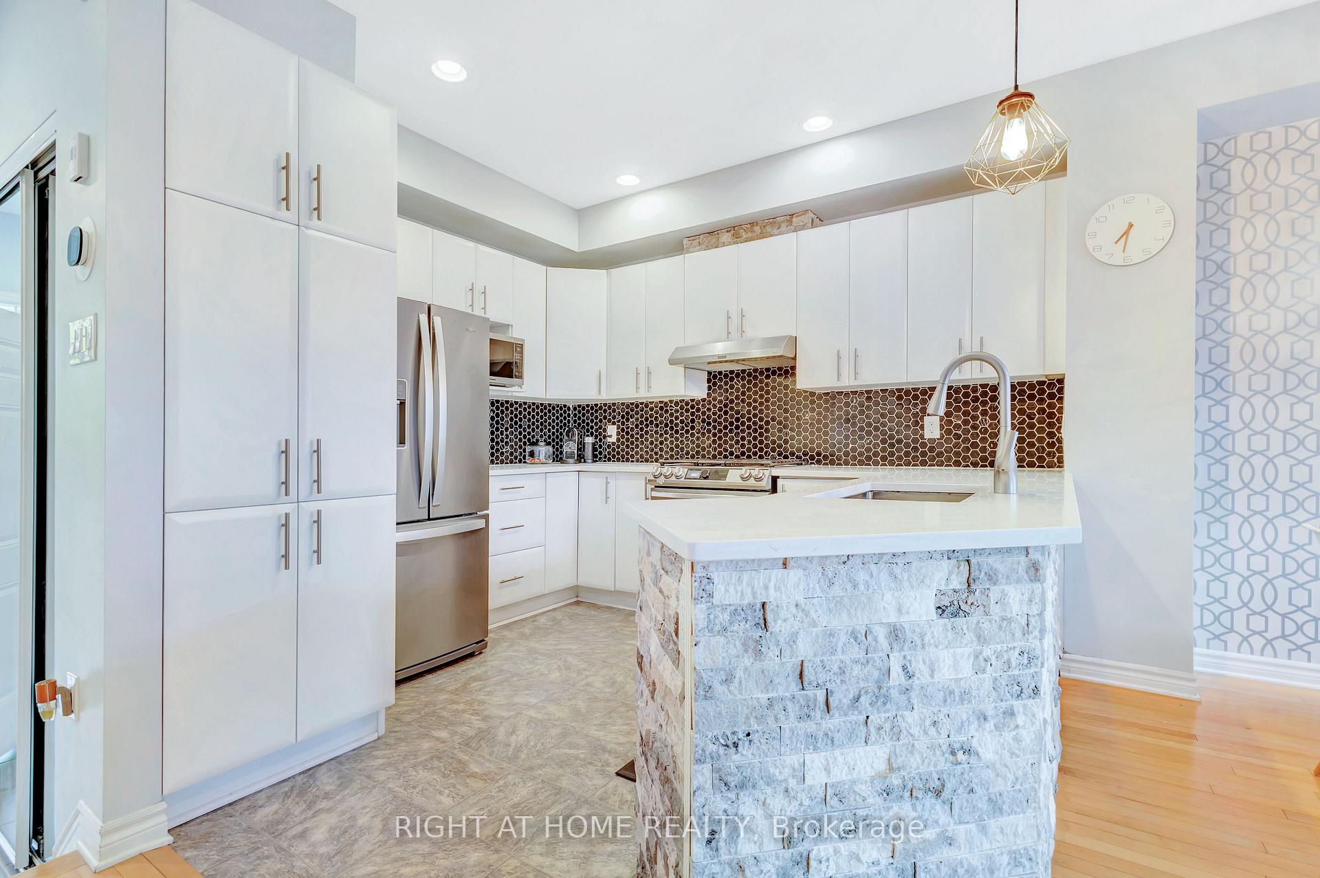 Photo 7 of 356 Kingbrook Drive, Ottawa, Kanata - Bridlewood — HOMEH