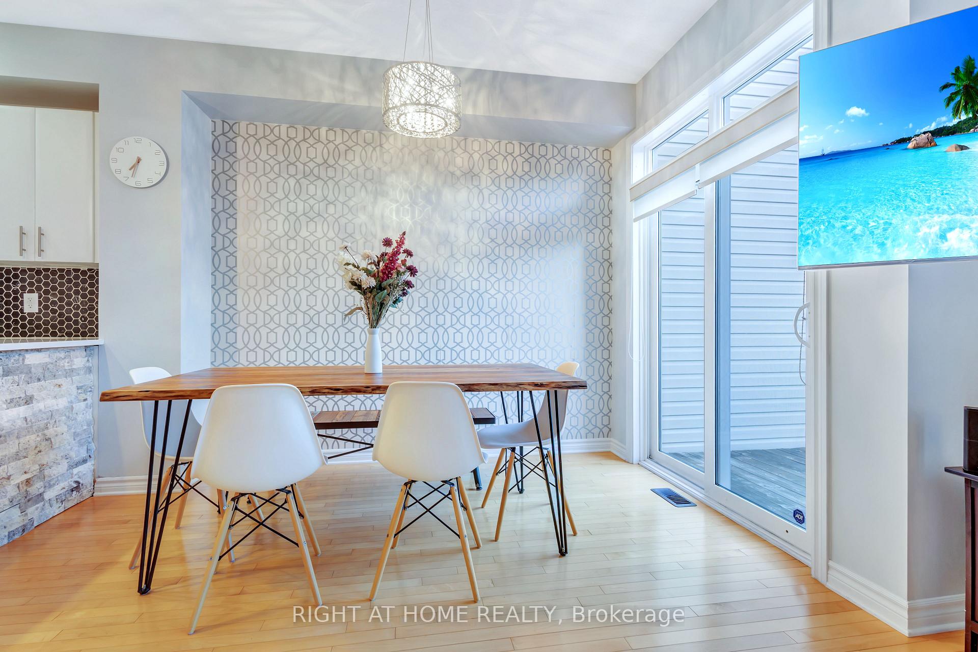 Photo 9 of 356 Kingbrook Drive, Ottawa, Kanata - Bridlewood — HOMEH