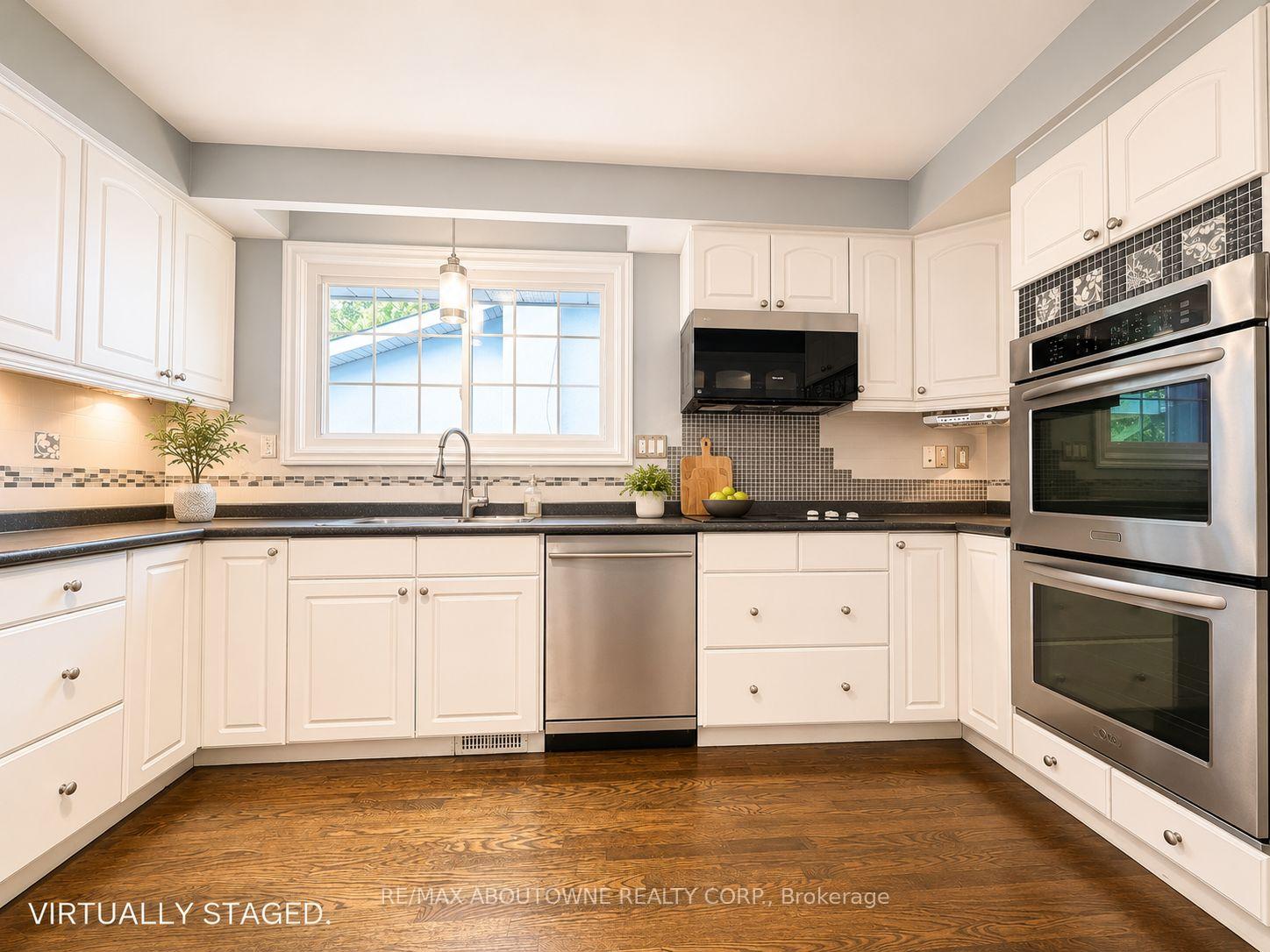 Photo 5 of 2165 Dunedin Road, Oakville, Ford — HOMEH