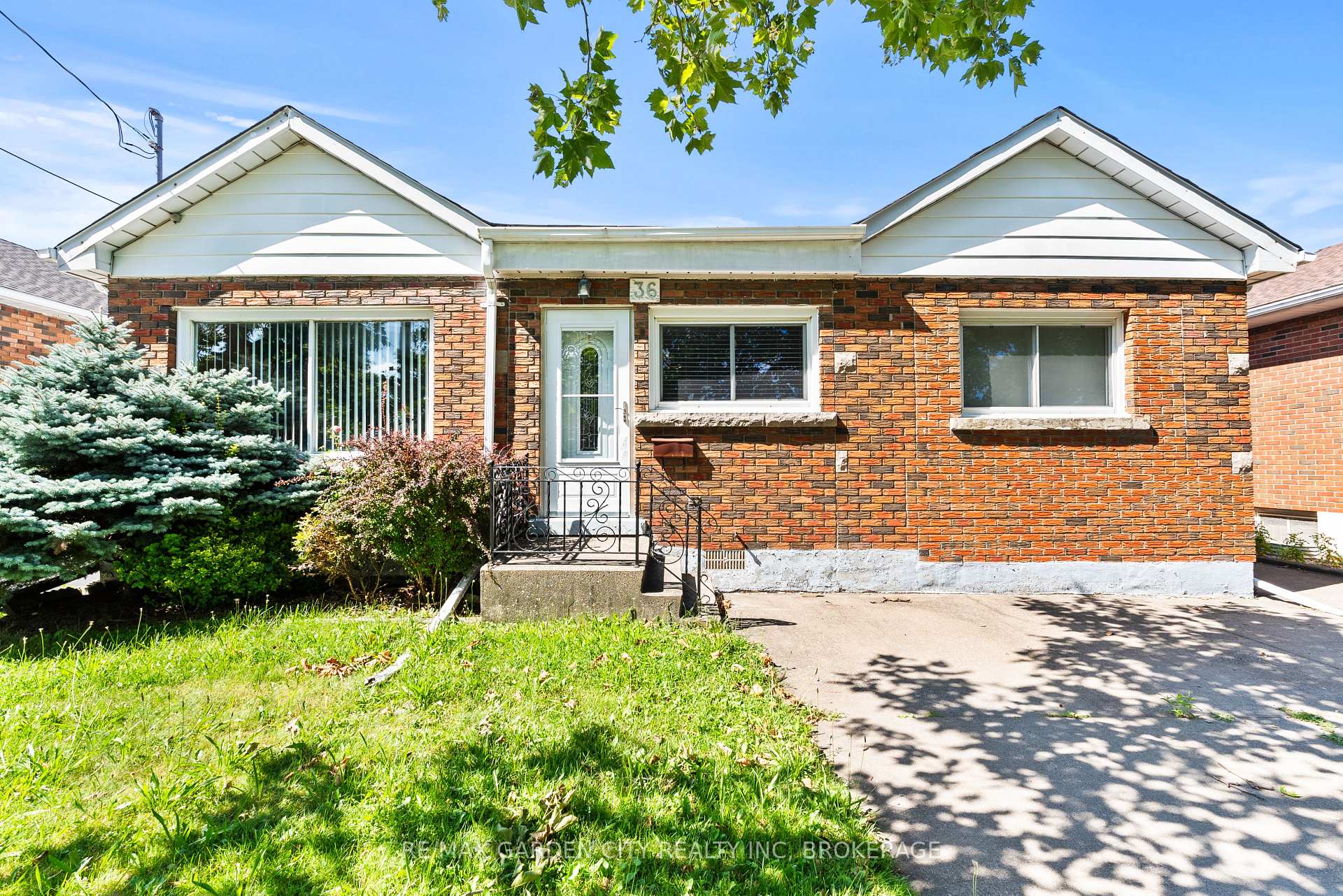 Photo 2 of 36 Rose Avenue, Thorold, Thorold Downtown — HOMEH