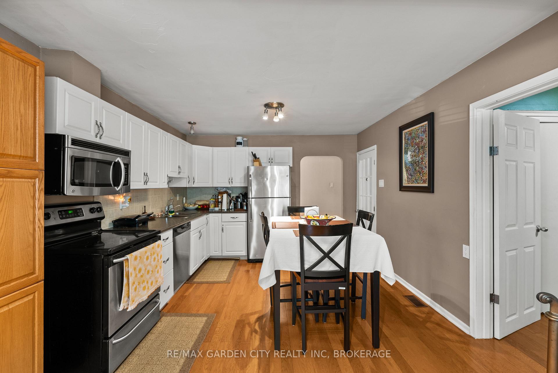 Photo 7 of 36 Rose Avenue, Thorold, Thorold Downtown — HOMEH