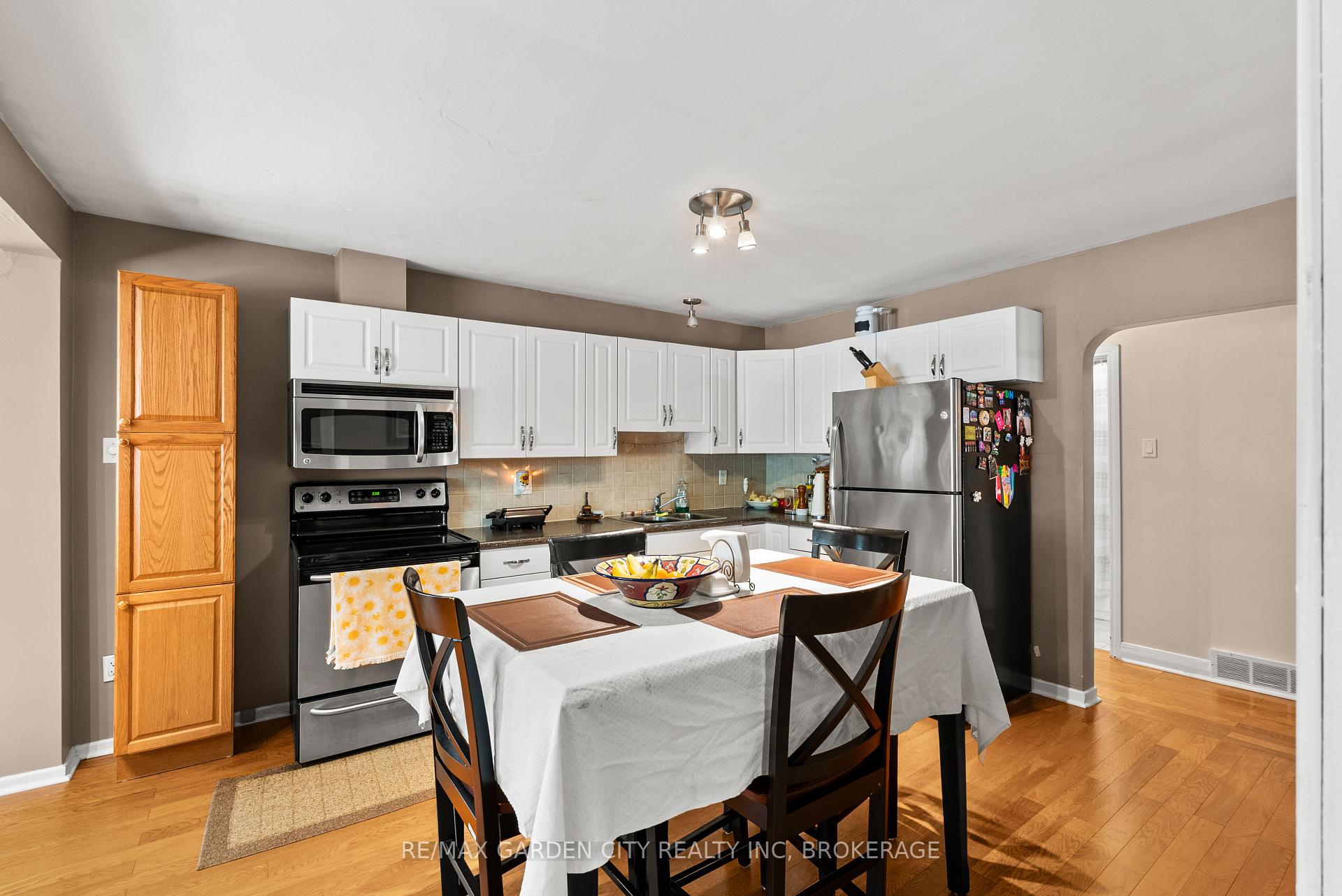 Photo 8 of 36 Rose Avenue, Thorold, Thorold Downtown — HOMEH