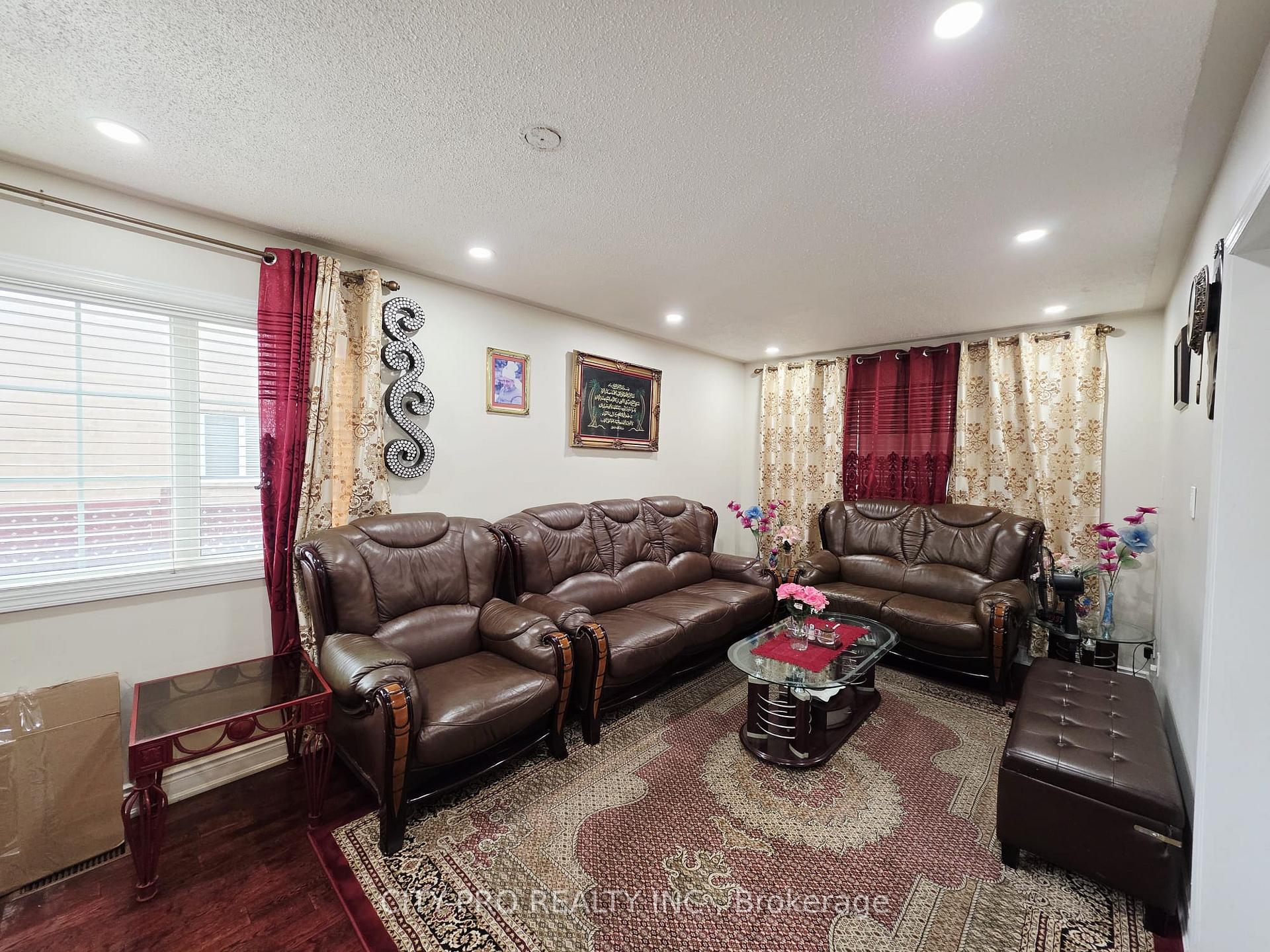 Photo 6 of 69 Mainland Crescent, Vaughan, Vellore Village — HOMEH