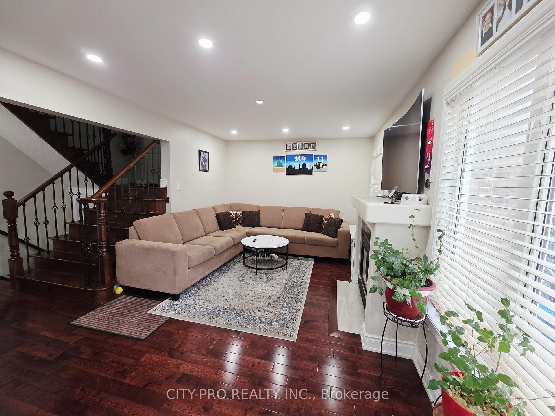 Photo 8 of 69 Mainland Crescent, Vaughan, Vellore Village — HOMEH