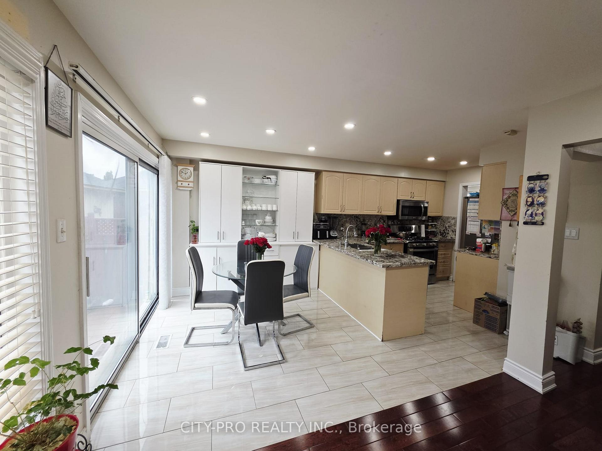 Photo 11 of 69 Mainland Crescent, Vaughan, Vellore Village — HOMEH