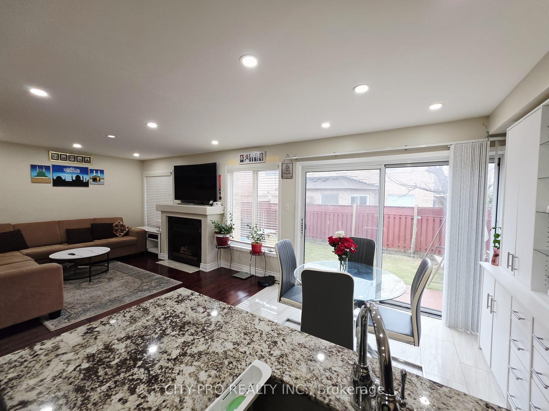 Photo 12 of 69 Mainland Crescent, Vaughan, Vellore Village — HOMEH