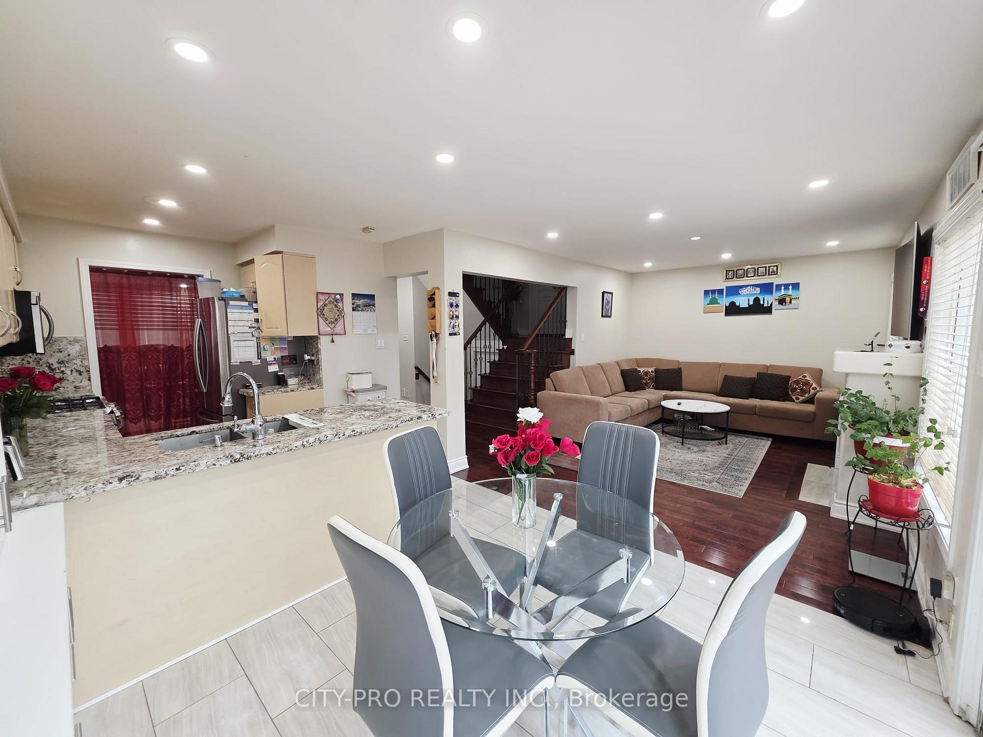 Photo 13 of 69 Mainland Crescent, Vaughan, Vellore Village — HOMEH