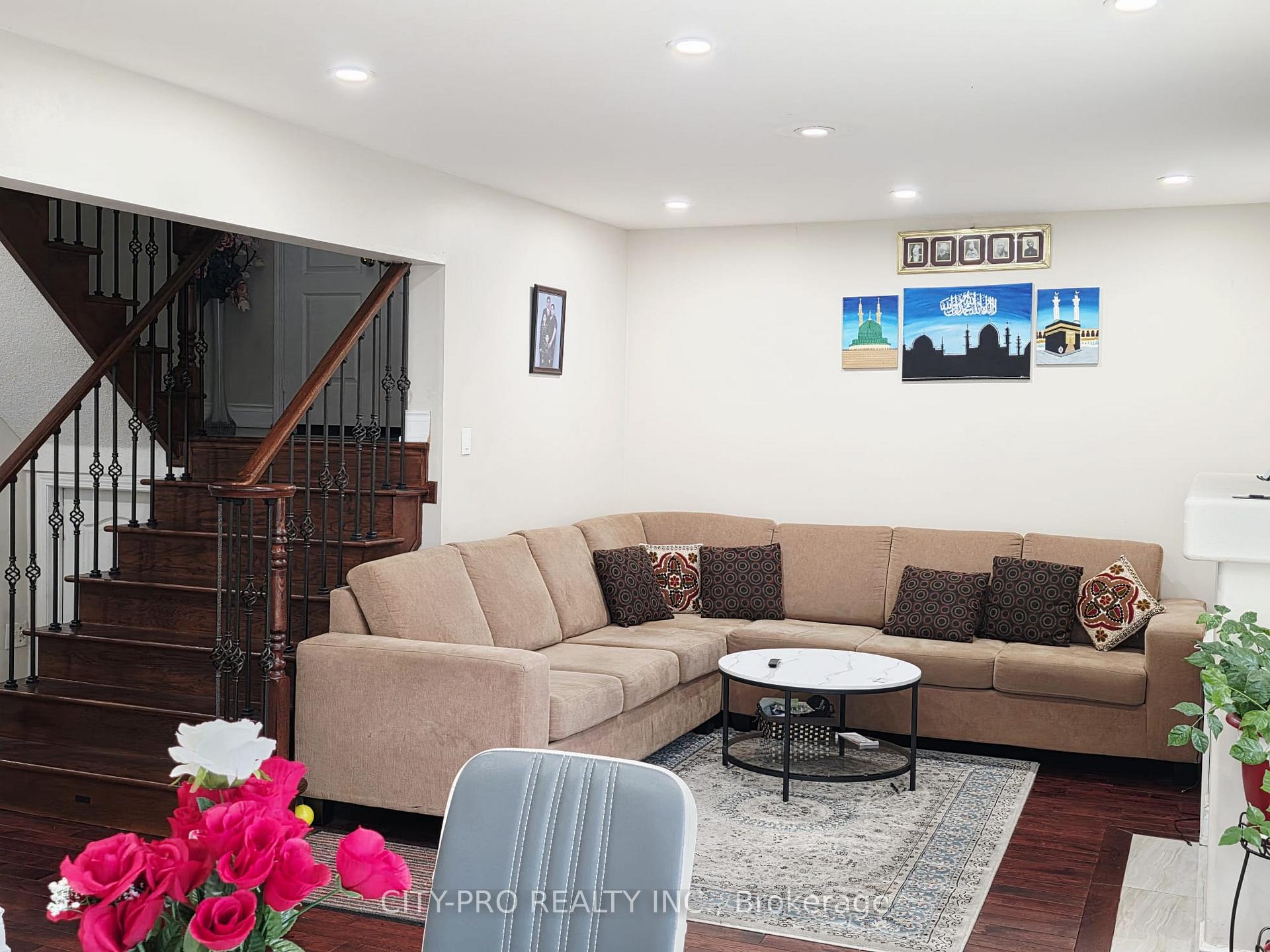 Photo 14 of 69 Mainland Crescent, Vaughan, Vellore Village — HOMEH