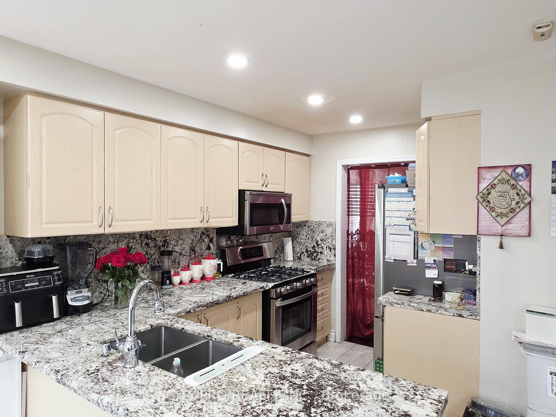 Photo 15 of 69 Mainland Crescent, Vaughan, Vellore Village — HOMEH