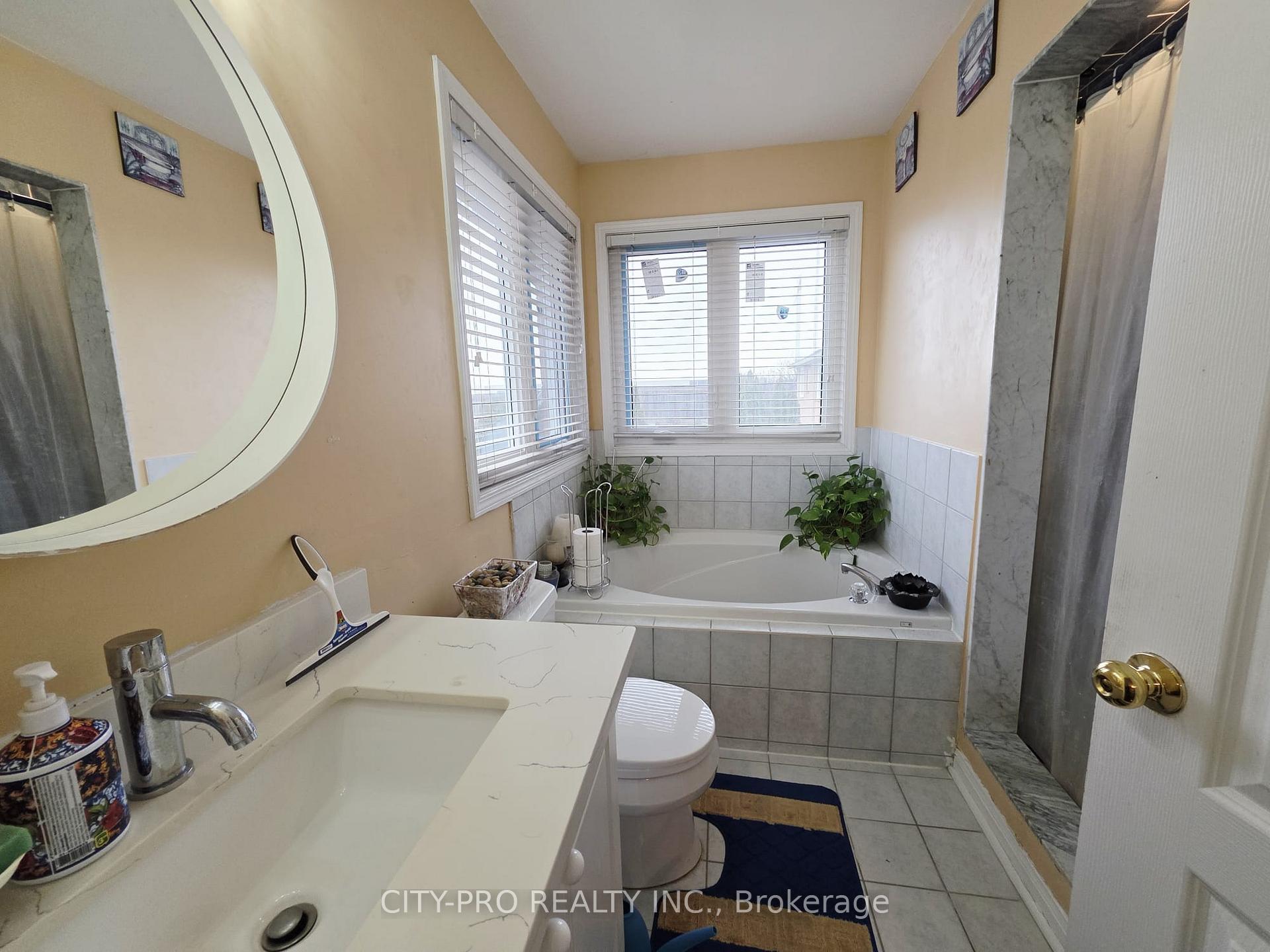 Photo 17 of 69 Mainland Crescent, Vaughan, Vellore Village — HOMEH