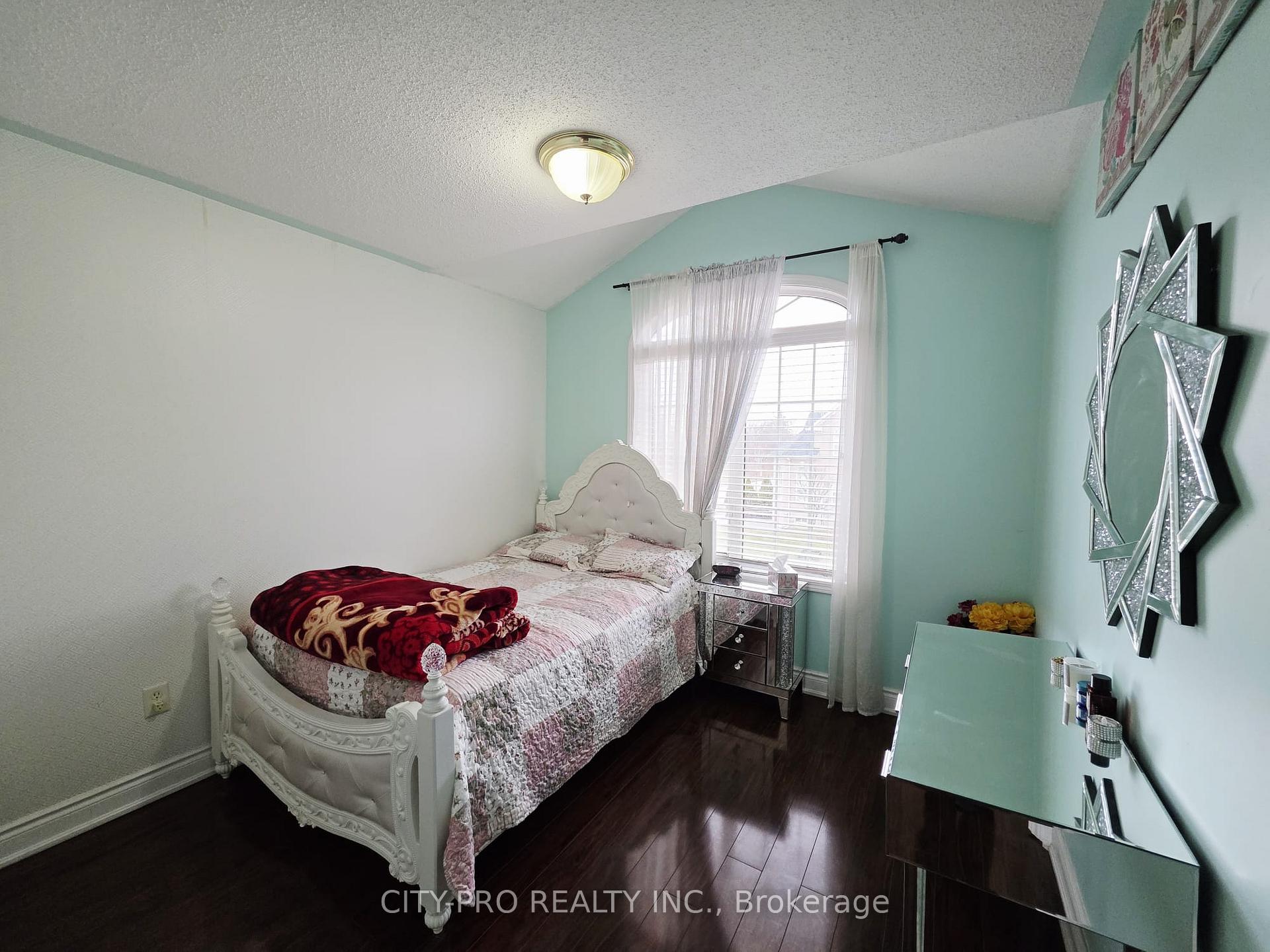 Photo 20 of 69 Mainland Crescent, Vaughan, Vellore Village — HOMEH