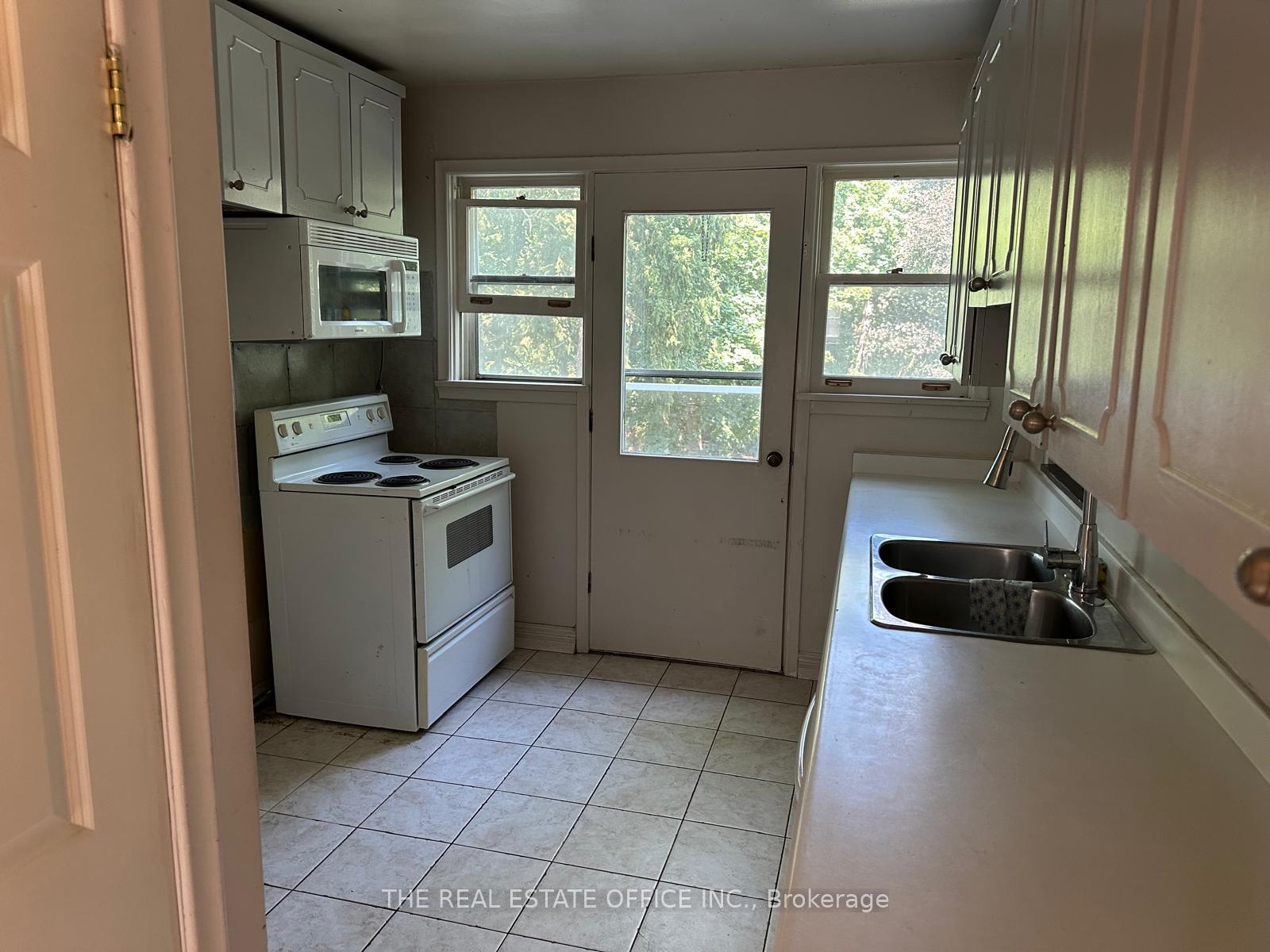 Photo 3 of 65 Wallace Street, Vaughan, West Woodbridge — HOMEH