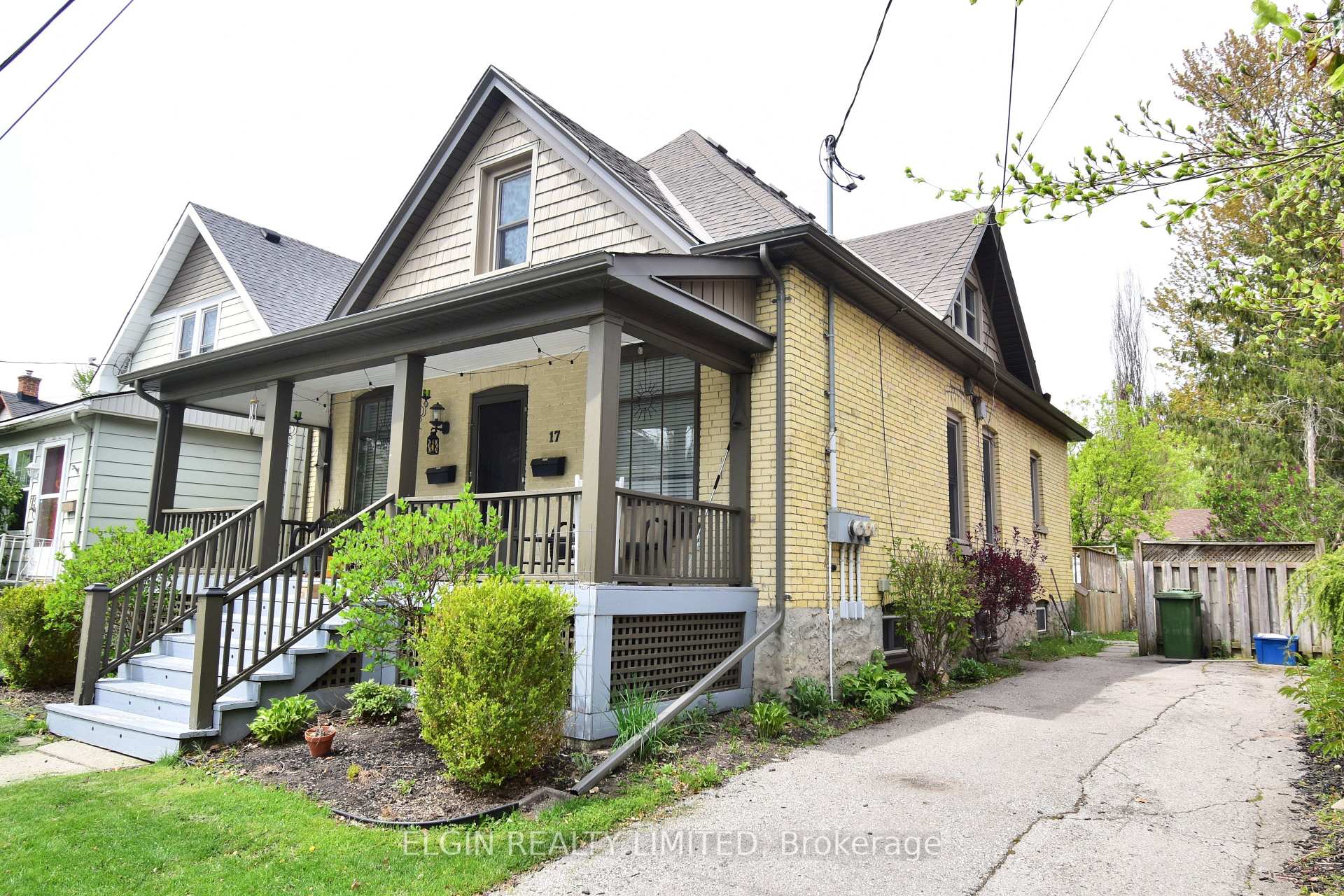 Photo 1 of 17 Prince Albert Street, St. Thomas — HOMEH
