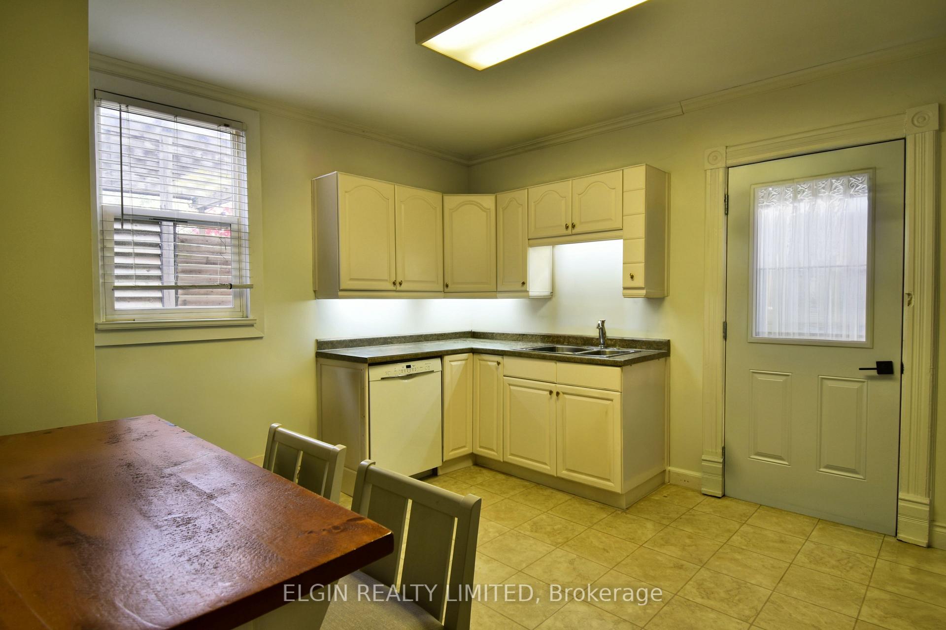 Photo 4 of 17 Prince Albert Street, St. Thomas — HOMEH