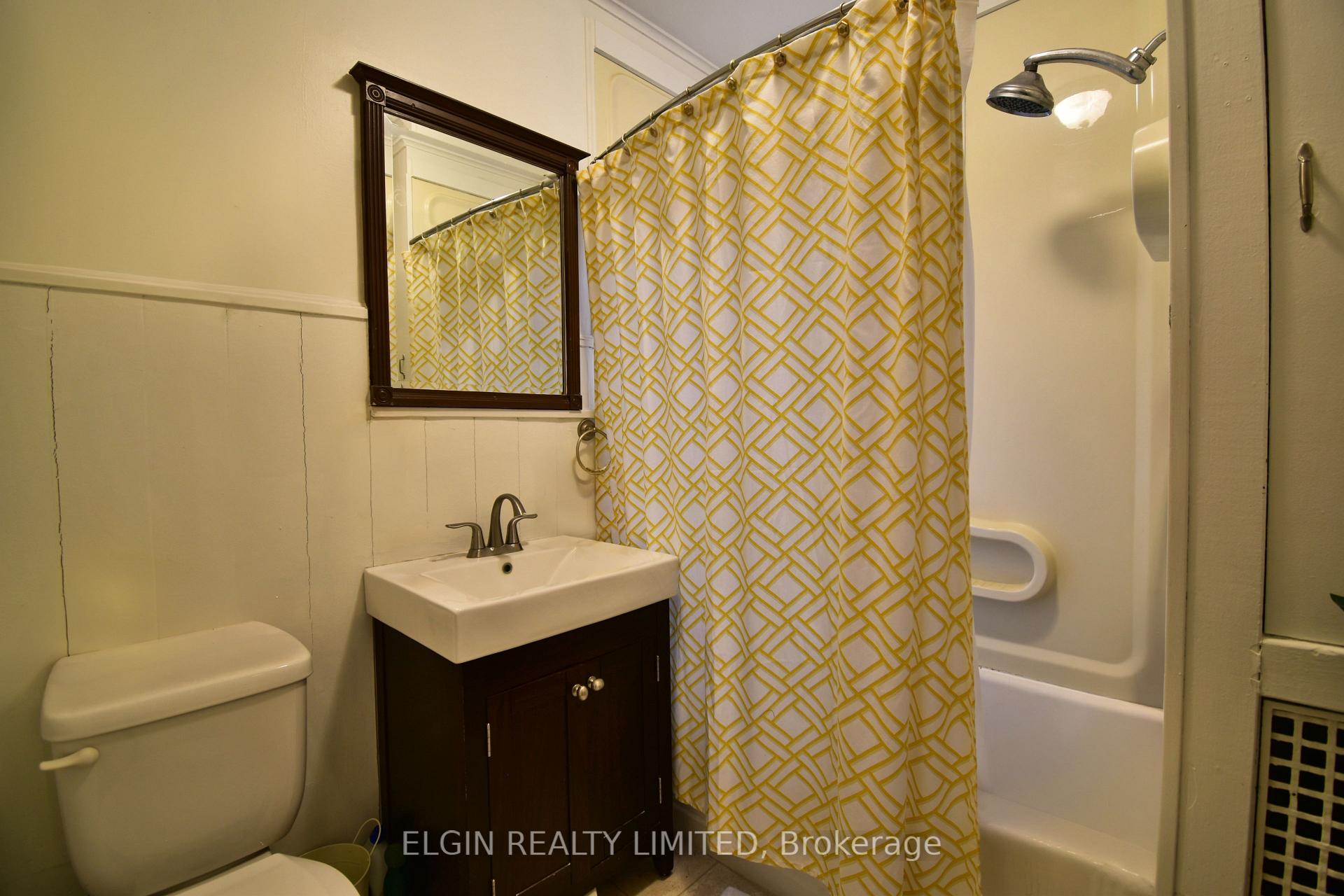 Photo 5 of 17 Prince Albert Street, St. Thomas — HOMEH