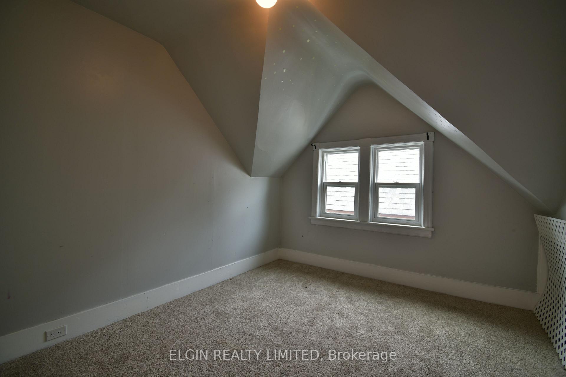 Photo 7 of 17 Prince Albert Street, St. Thomas — HOMEH