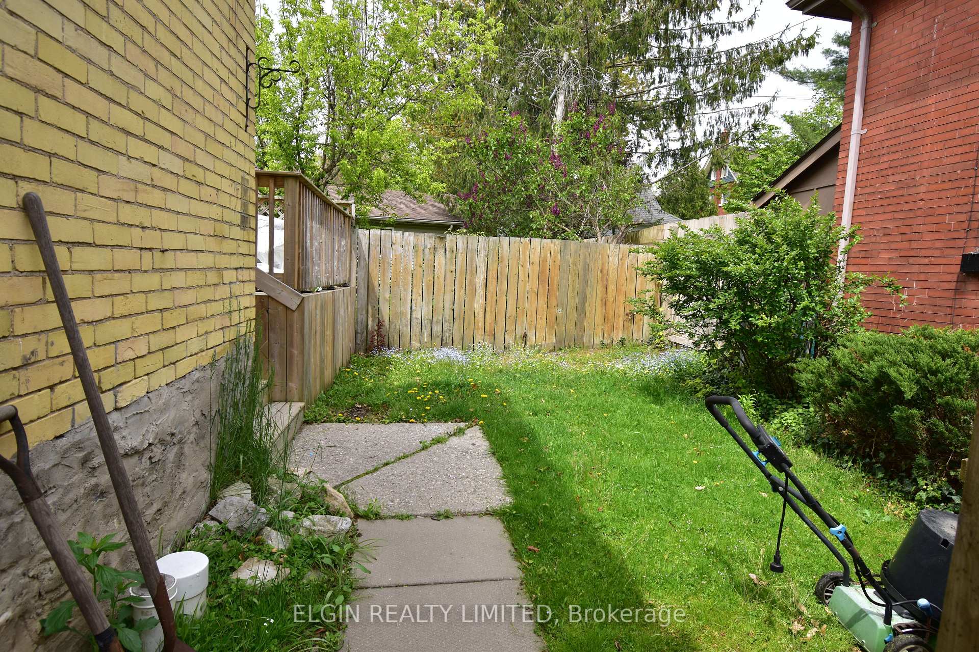 Photo 13 of 17 Prince Albert Street, St. Thomas — HOMEH