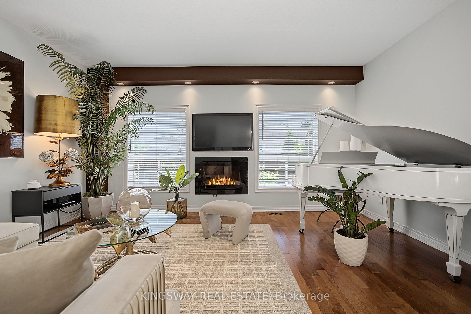 Photo 3 of Unit 11, 218 Plains Road E, Burlington, LaSalle — HOMEH