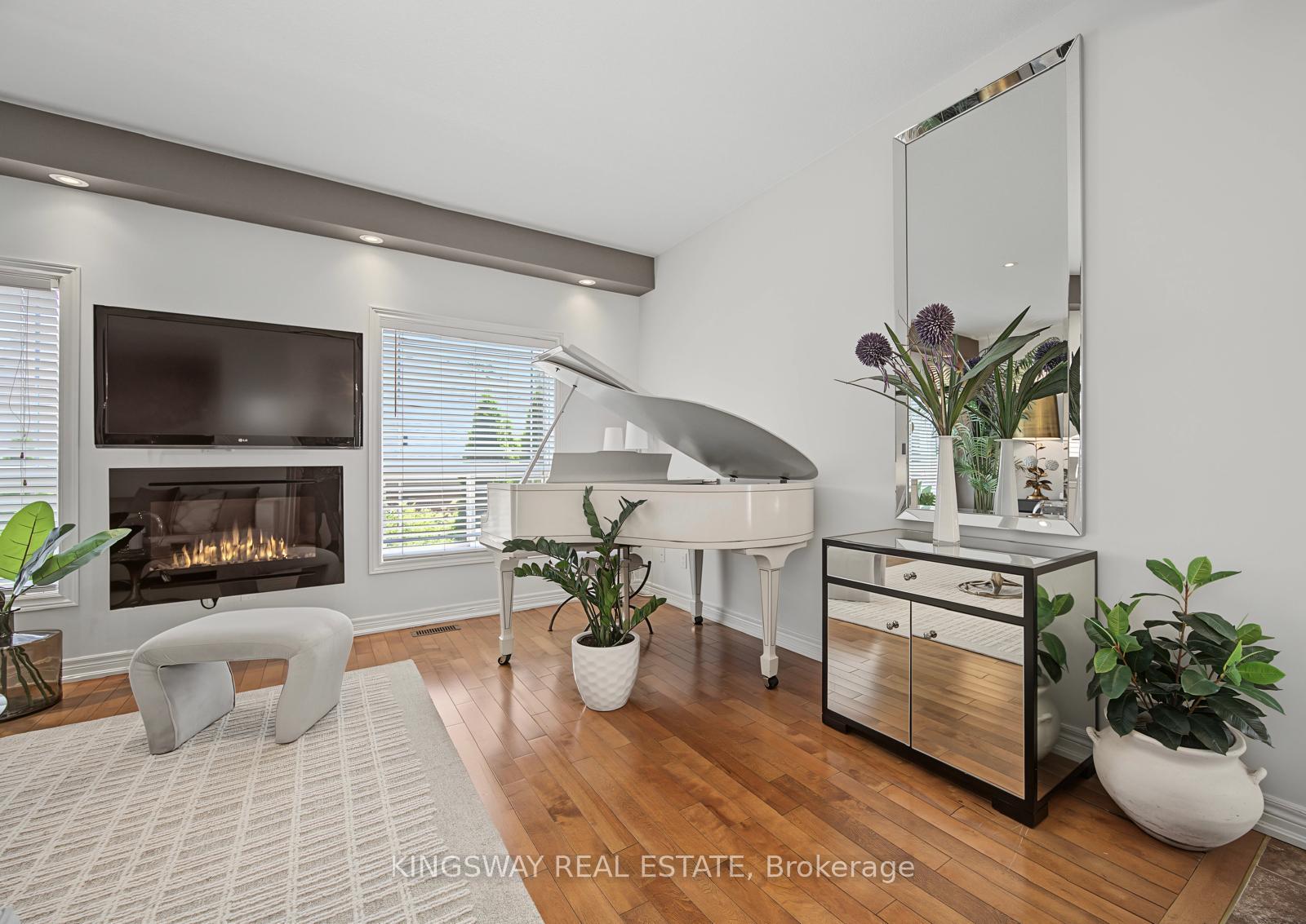 Photo 6 of Unit 11, 218 Plains Road E, Burlington, LaSalle — HOMEH