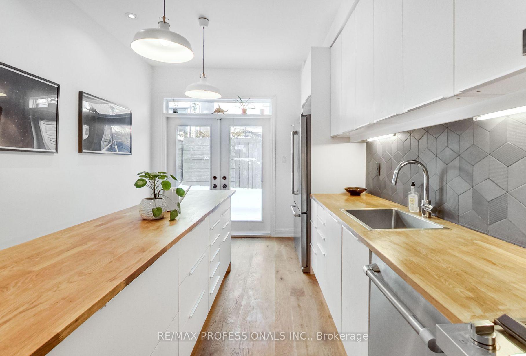 Photo 1 of Unit Main & Lower, 141 Claremont Street E, Toronto, Trinity-Bellwoods — HOMEH