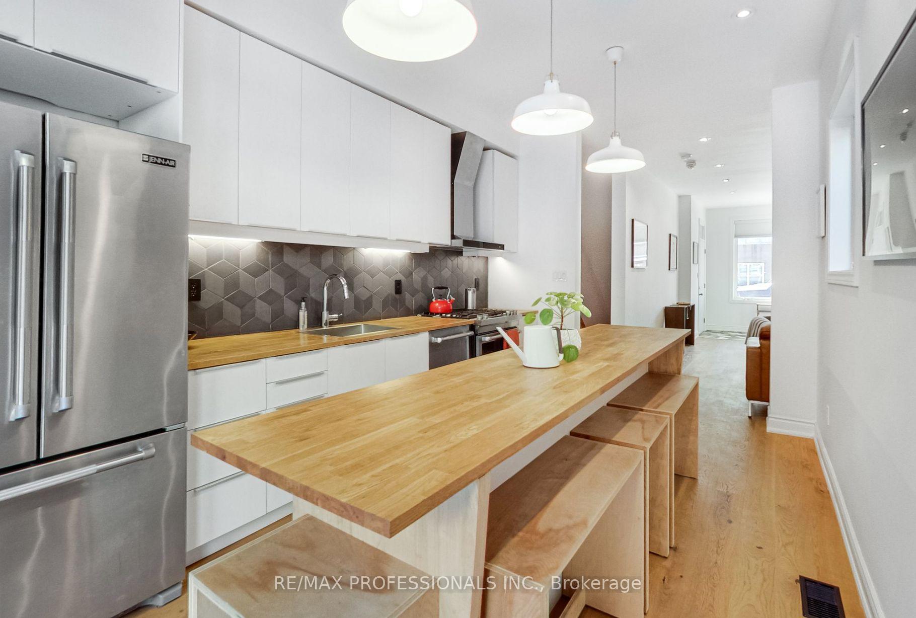 Photo 4 of Unit Main & Lower, 141 Claremont Street E, Toronto, Trinity-Bellwoods — HOMEH