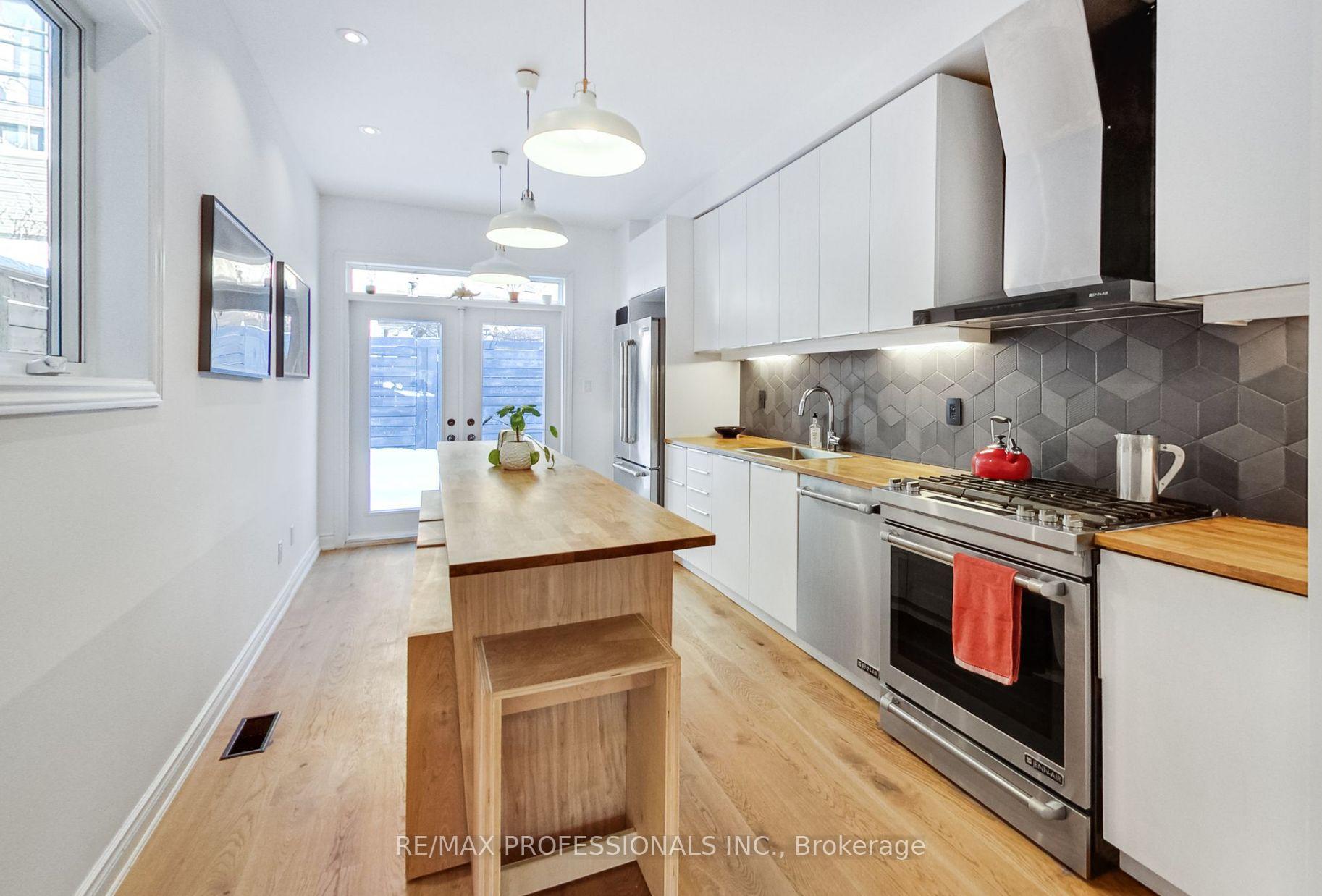Photo 5 of Unit Main & Lower, 141 Claremont Street E, Toronto, Trinity-Bellwoods — HOMEH