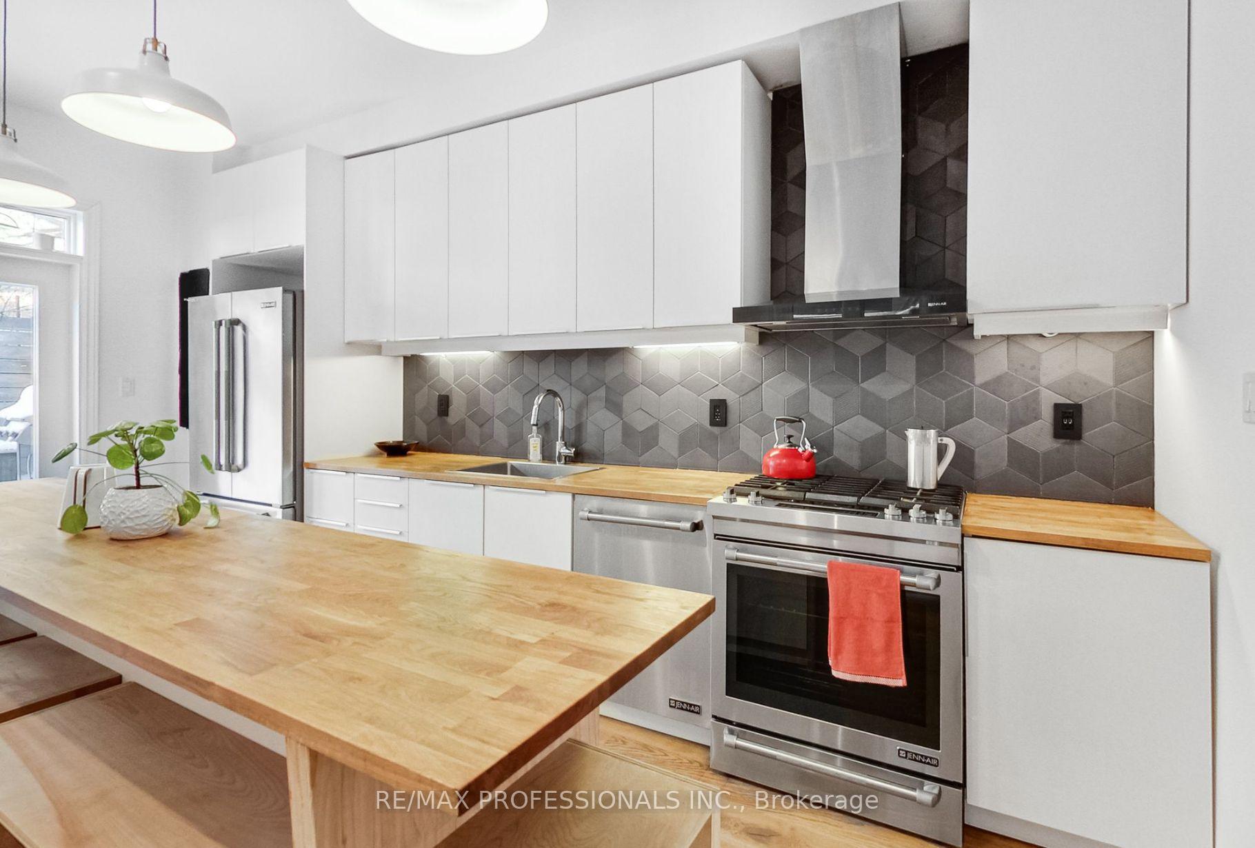 Photo 6 of Unit Main & Lower, 141 Claremont Street E, Toronto, Trinity-Bellwoods — HOMEH