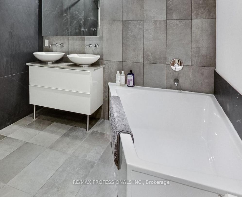 Photo 12 of Unit Main & Lower, 141 Claremont Street E, Toronto, Trinity-Bellwoods — HOMEH