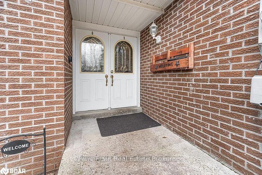 Photo 2 of Unit upper unit, 7 Rosedale Place, Barrie, Cundles East — HOMEH