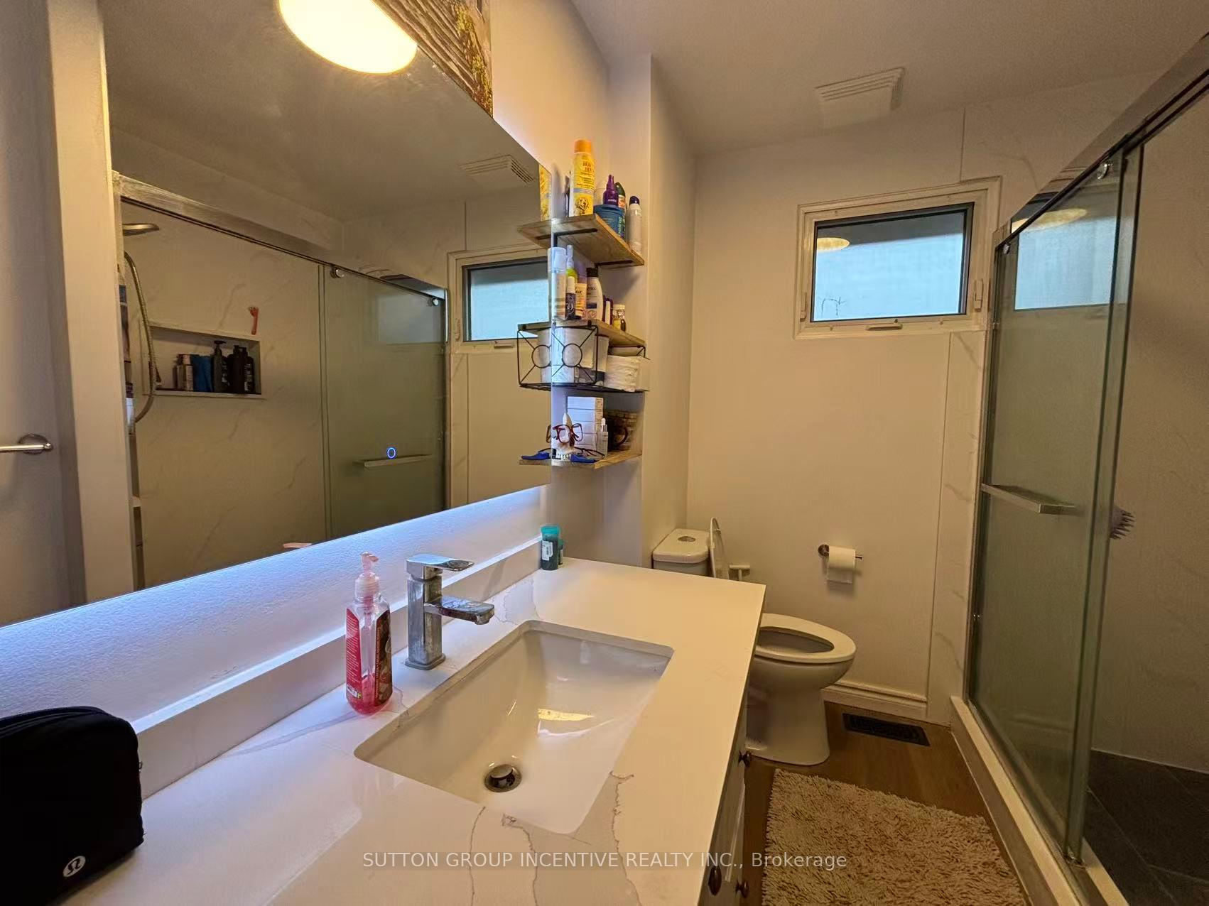 Photo 15 of Unit upper unit, 7 Rosedale Place, Barrie, Cundles East — HOMEH