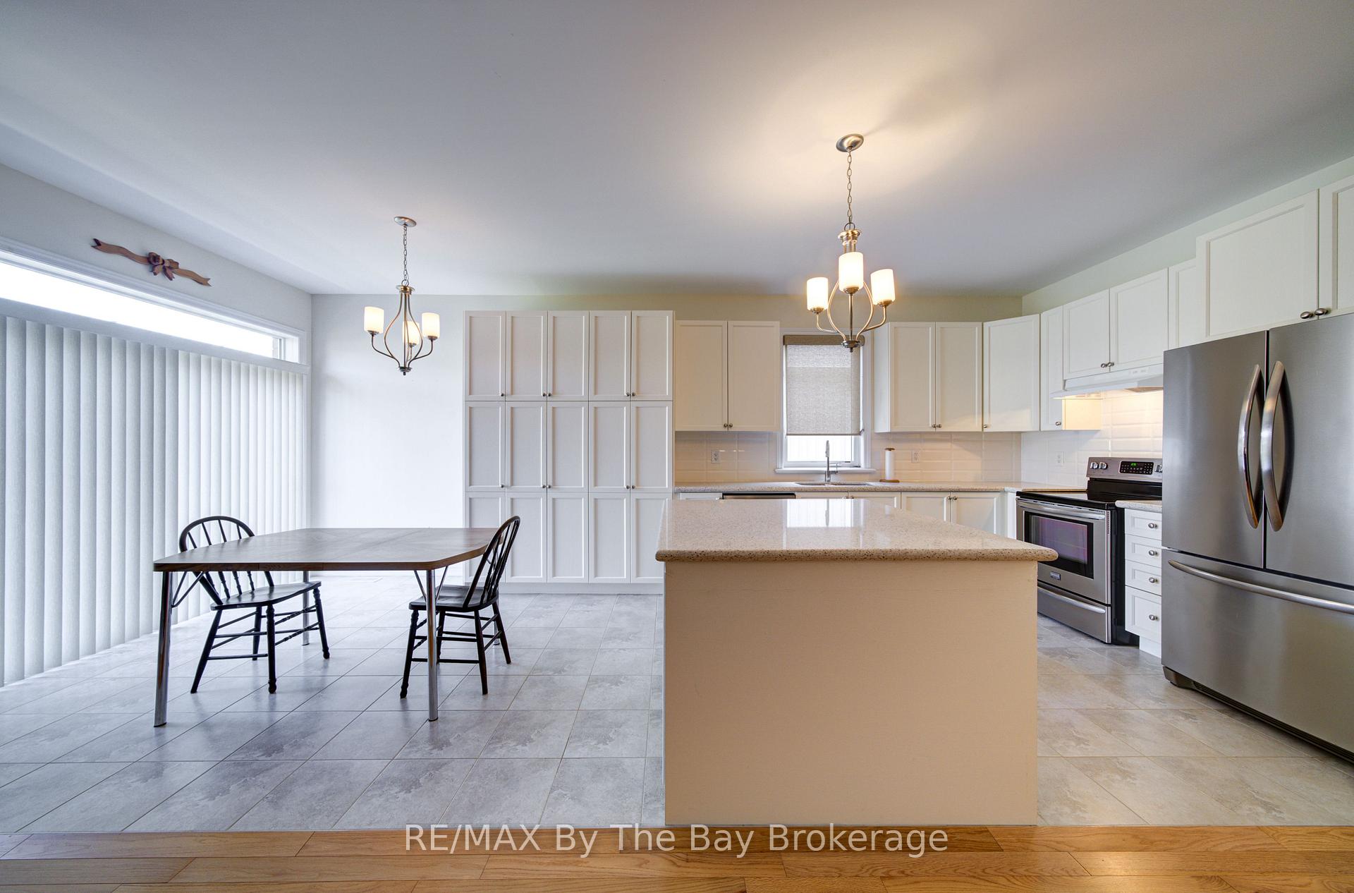 Photo 10 of 30 Allegra Drive, Wasaga Beach — HOMEH