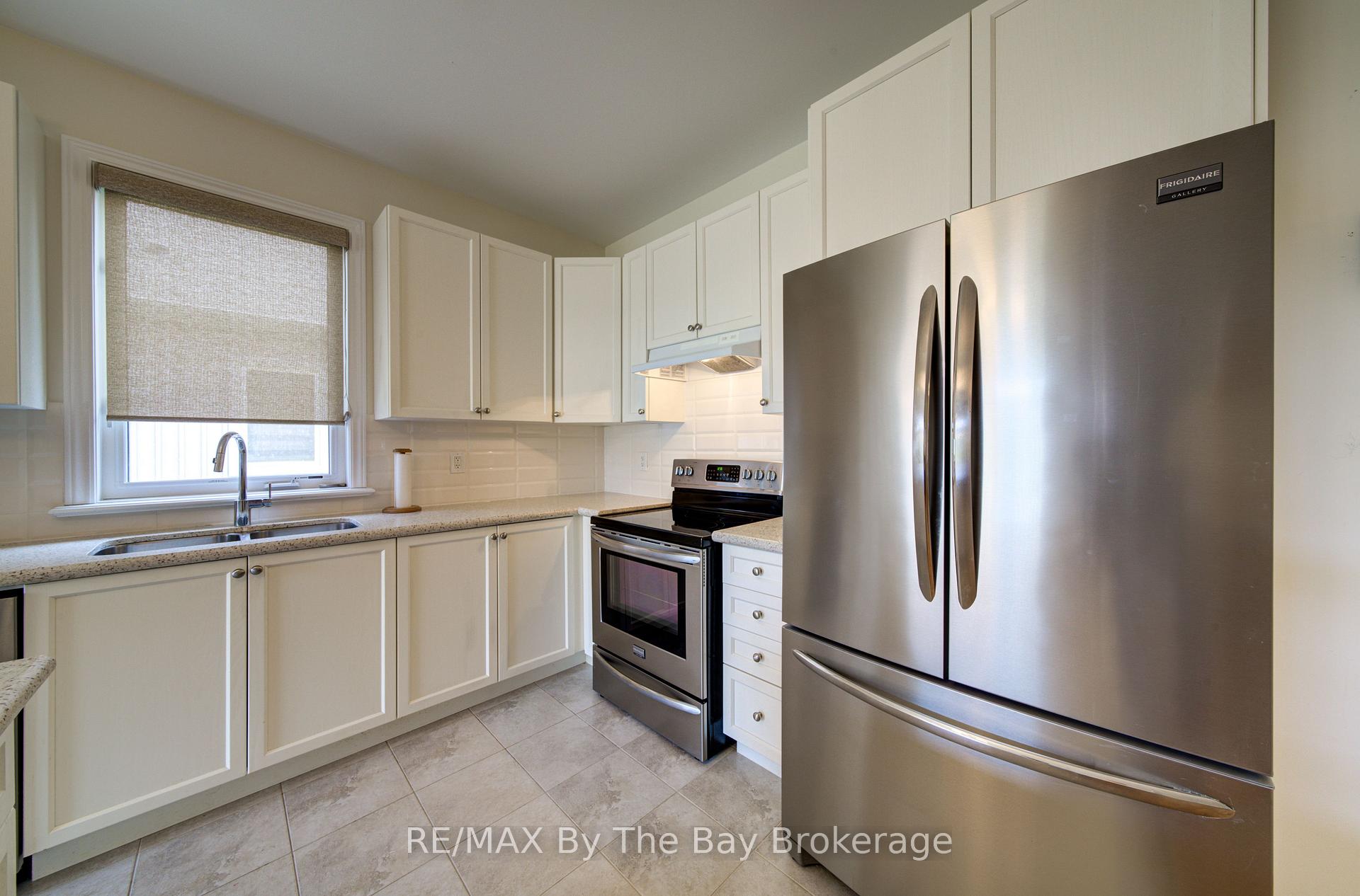 Photo 11 of 30 Allegra Drive, Wasaga Beach — HOMEH