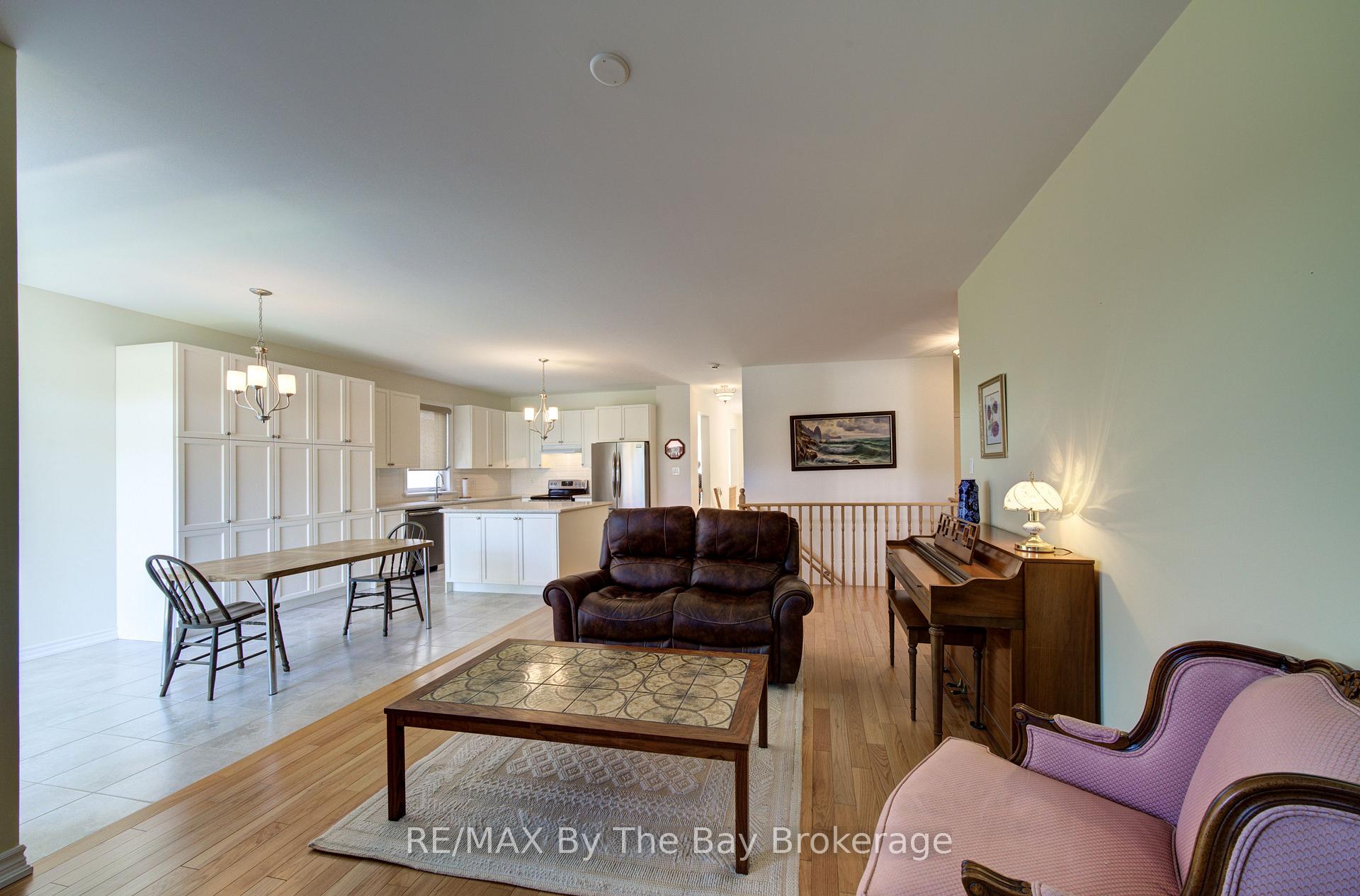 Photo 19 of 30 Allegra Drive, Wasaga Beach — HOMEH