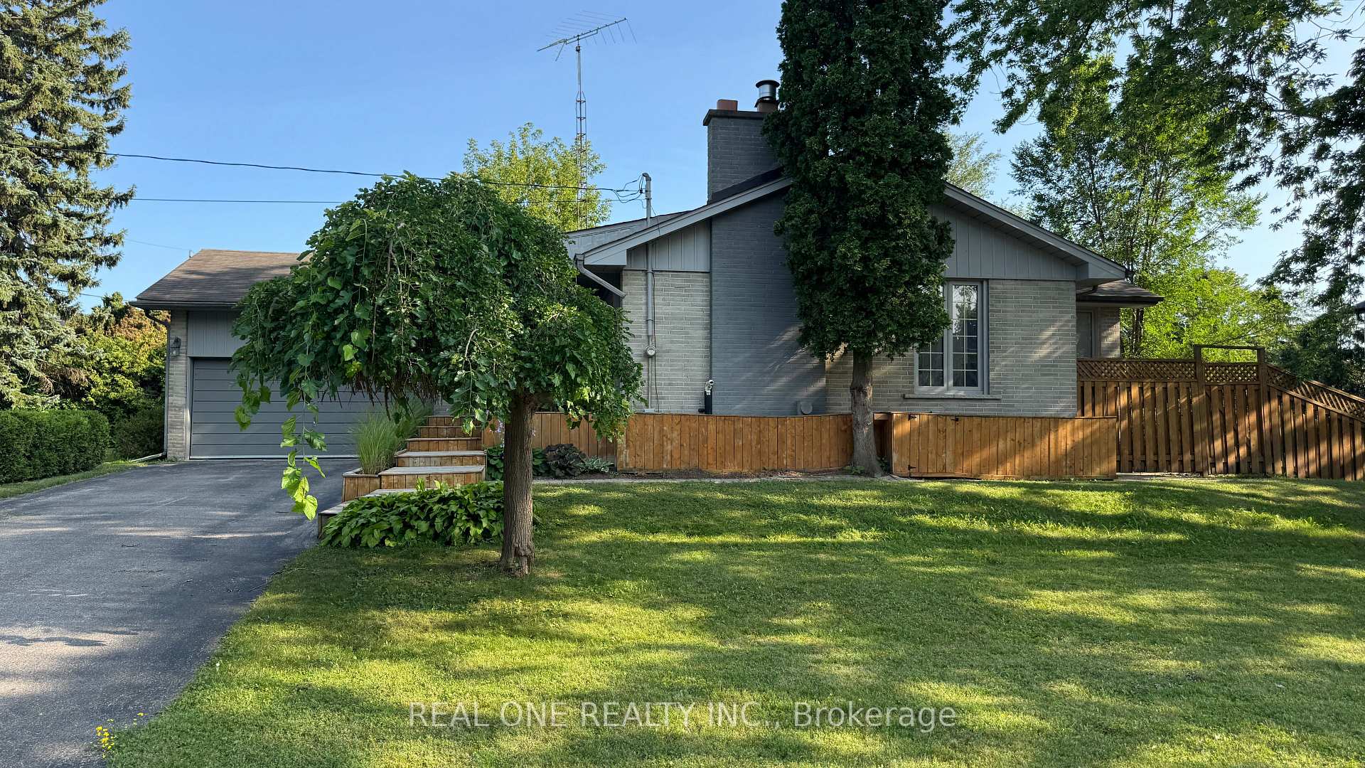 Photo 1 of 1 Silkstone Gate, Richmond Hill, South Richvale — HOMEH
