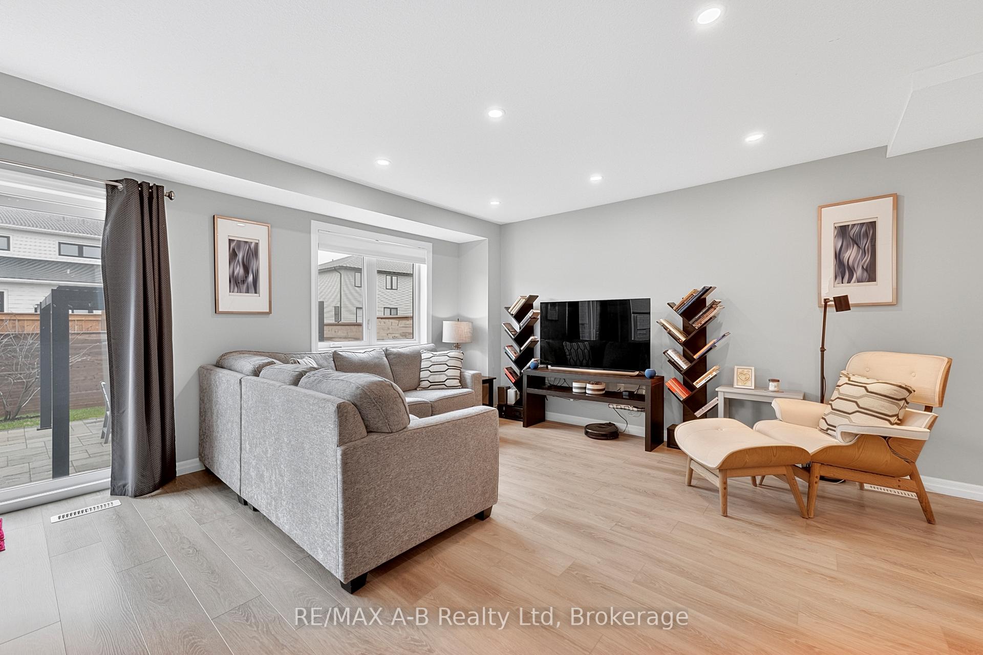 Photo 10 of 31 Trailside Drive, St. Marys — HOMEH