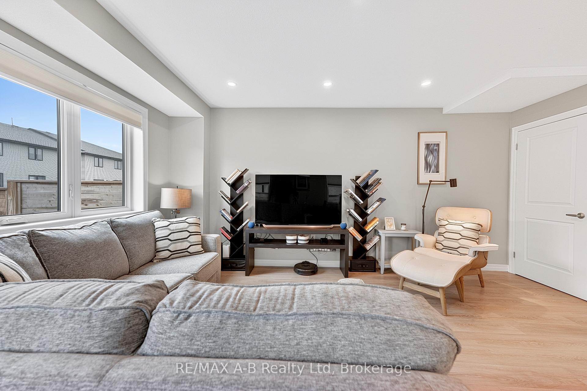 Photo 11 of 31 Trailside Drive, St. Marys — HOMEH