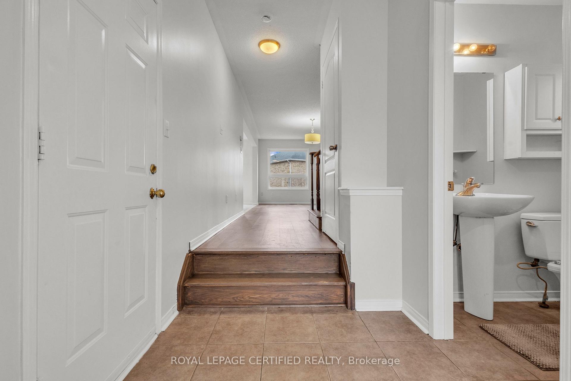 Photo 4 of 114 Botavia Downs Drive, Brampton, Fletcher's Meadow — HOMEH