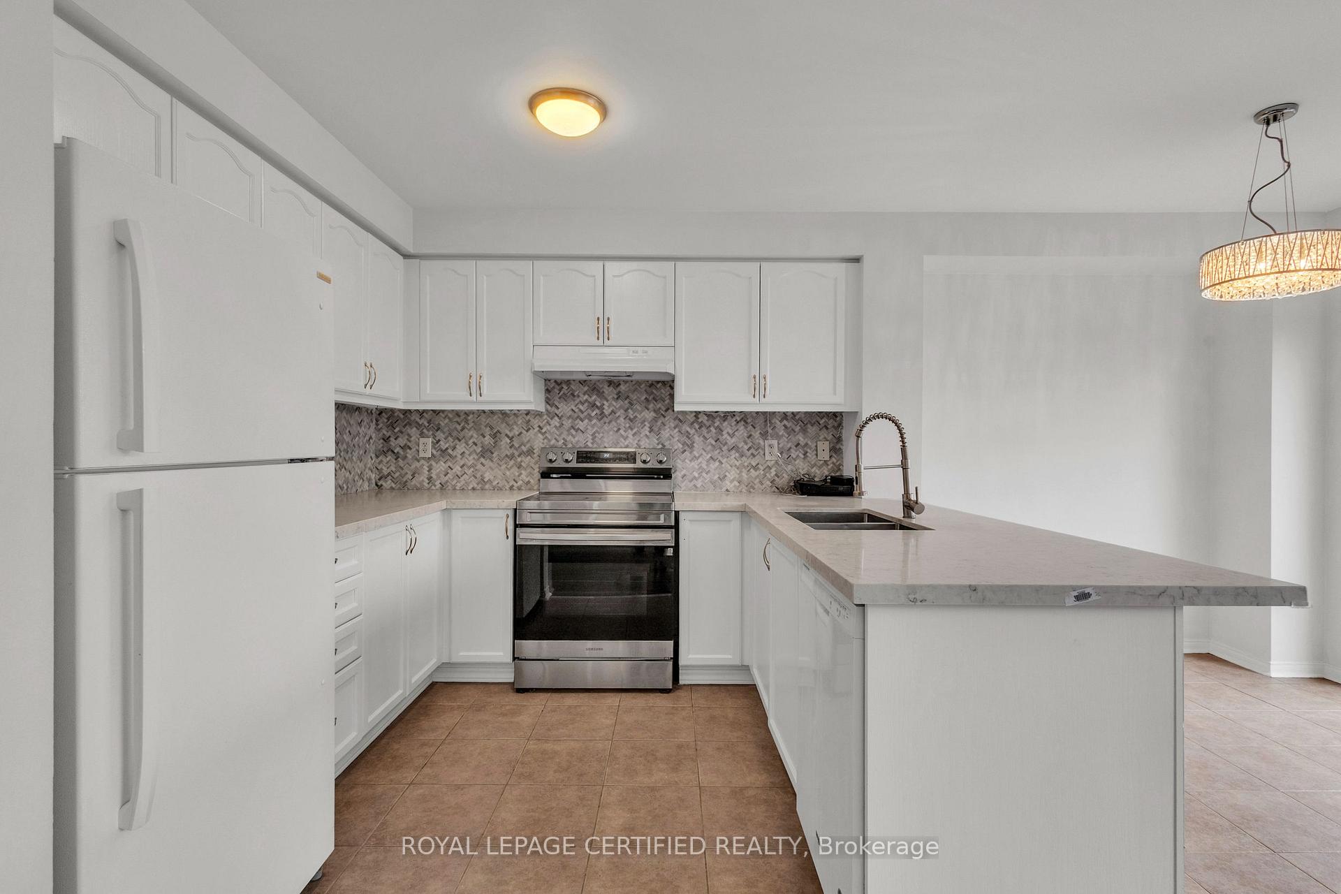 Photo 7 of 114 Botavia Downs Drive, Brampton, Fletcher's Meadow — HOMEH