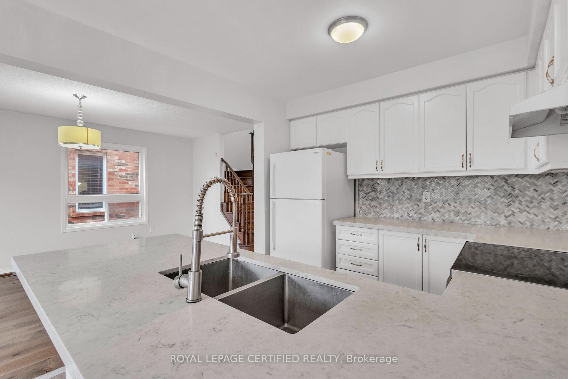 Photo 10 of 114 Botavia Downs Drive, Brampton, Fletcher's Meadow — HOMEH